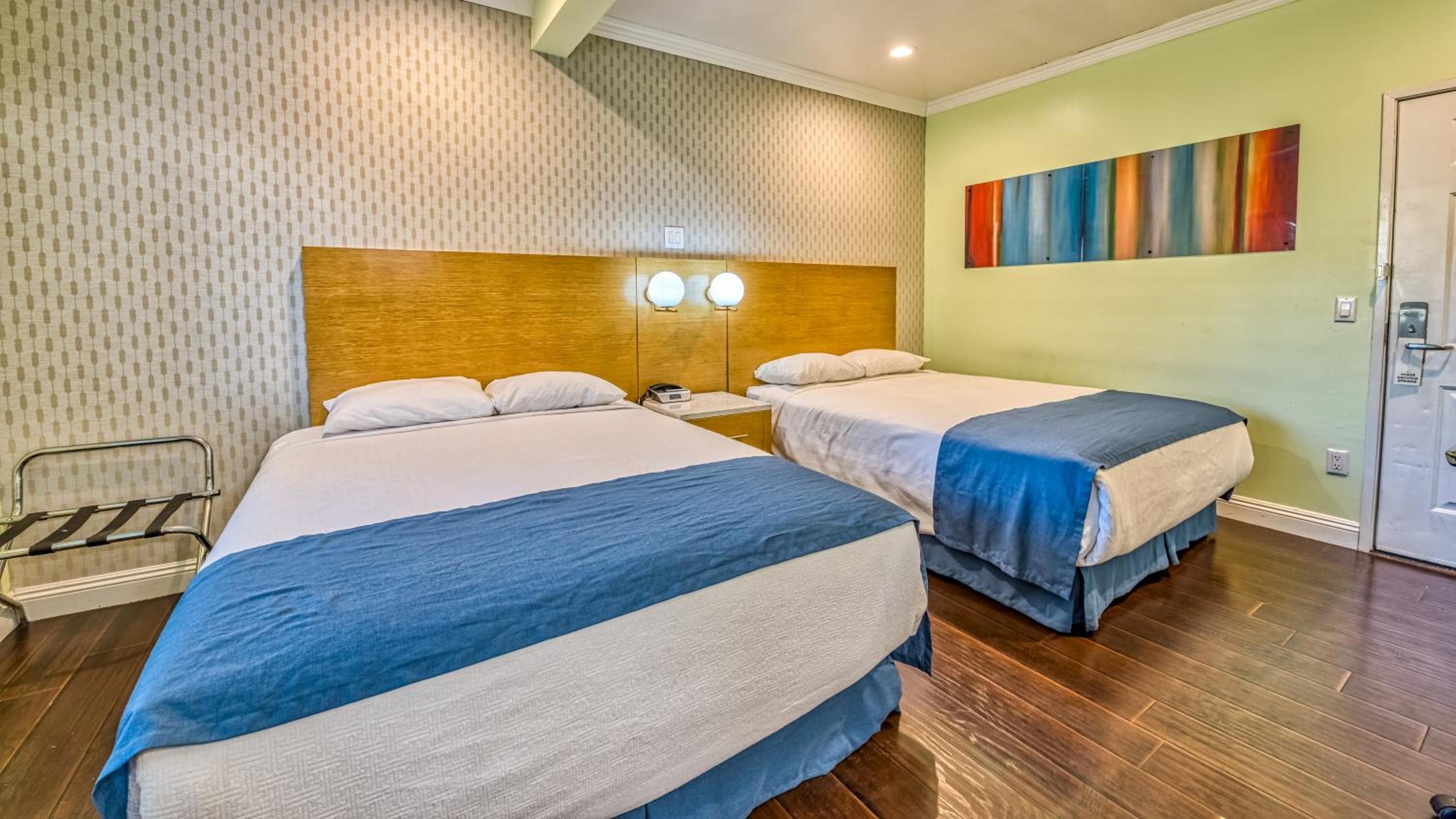 Hollywood City Inn — 7