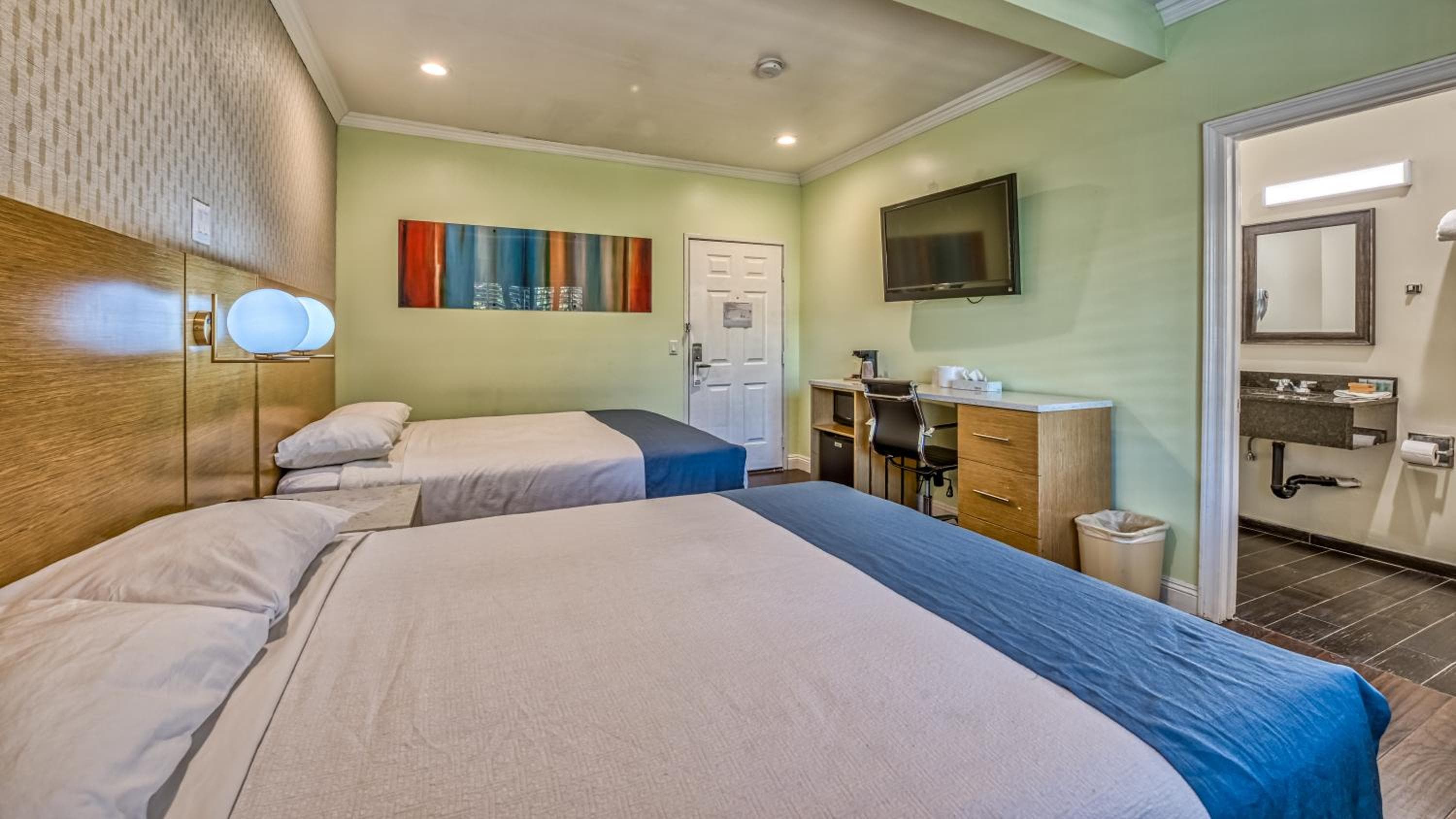 Hollywood City Inn — 5