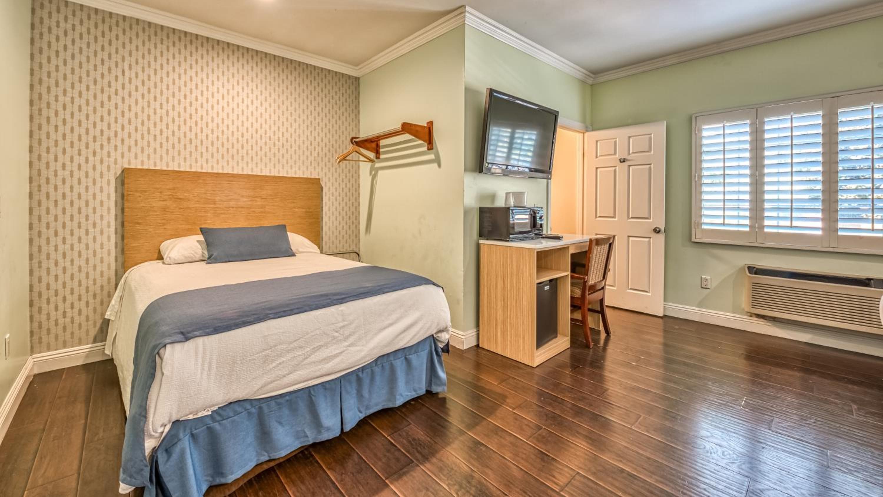 Hollywood City Inn — 20