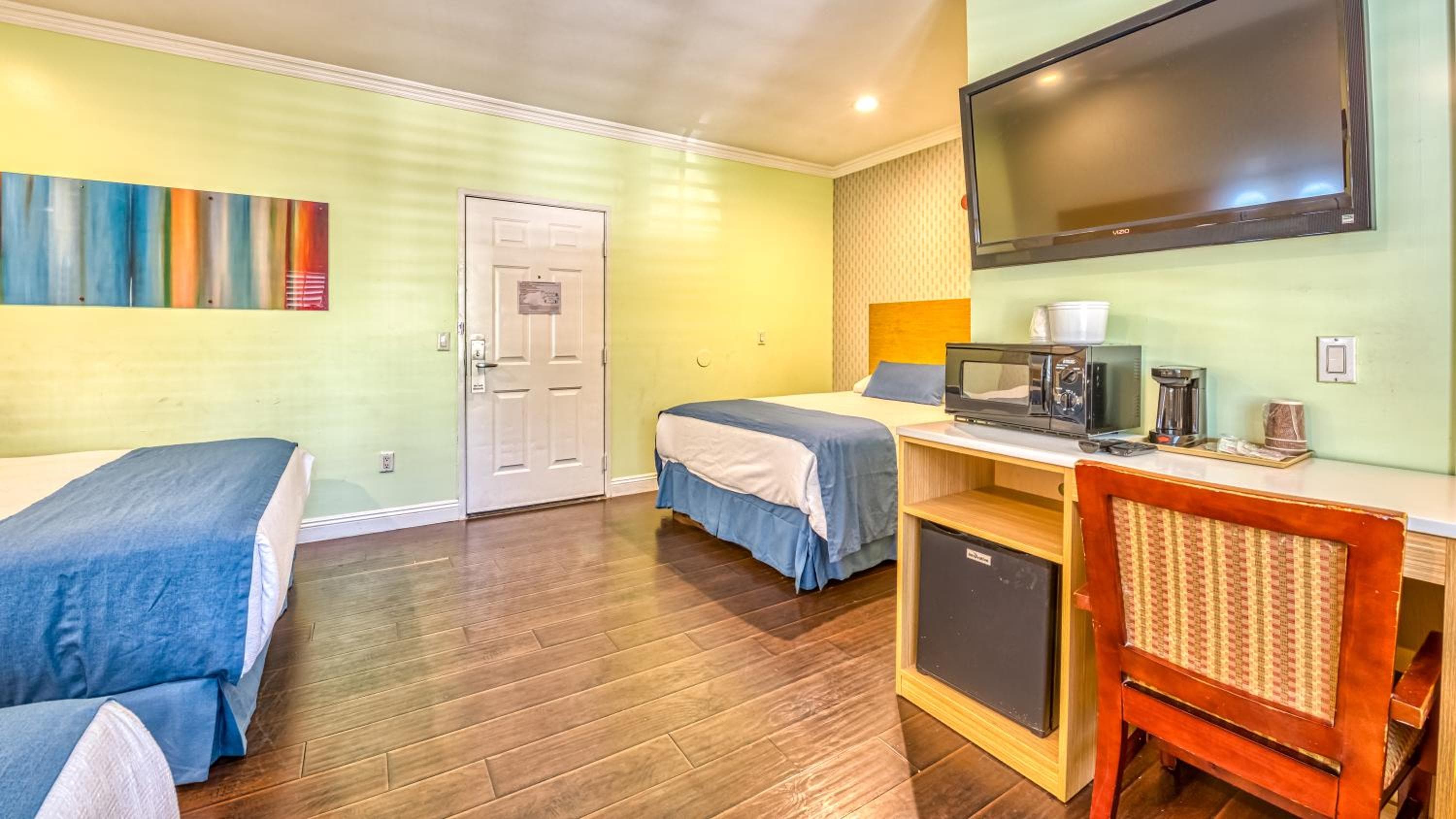 Hollywood City Inn — 23