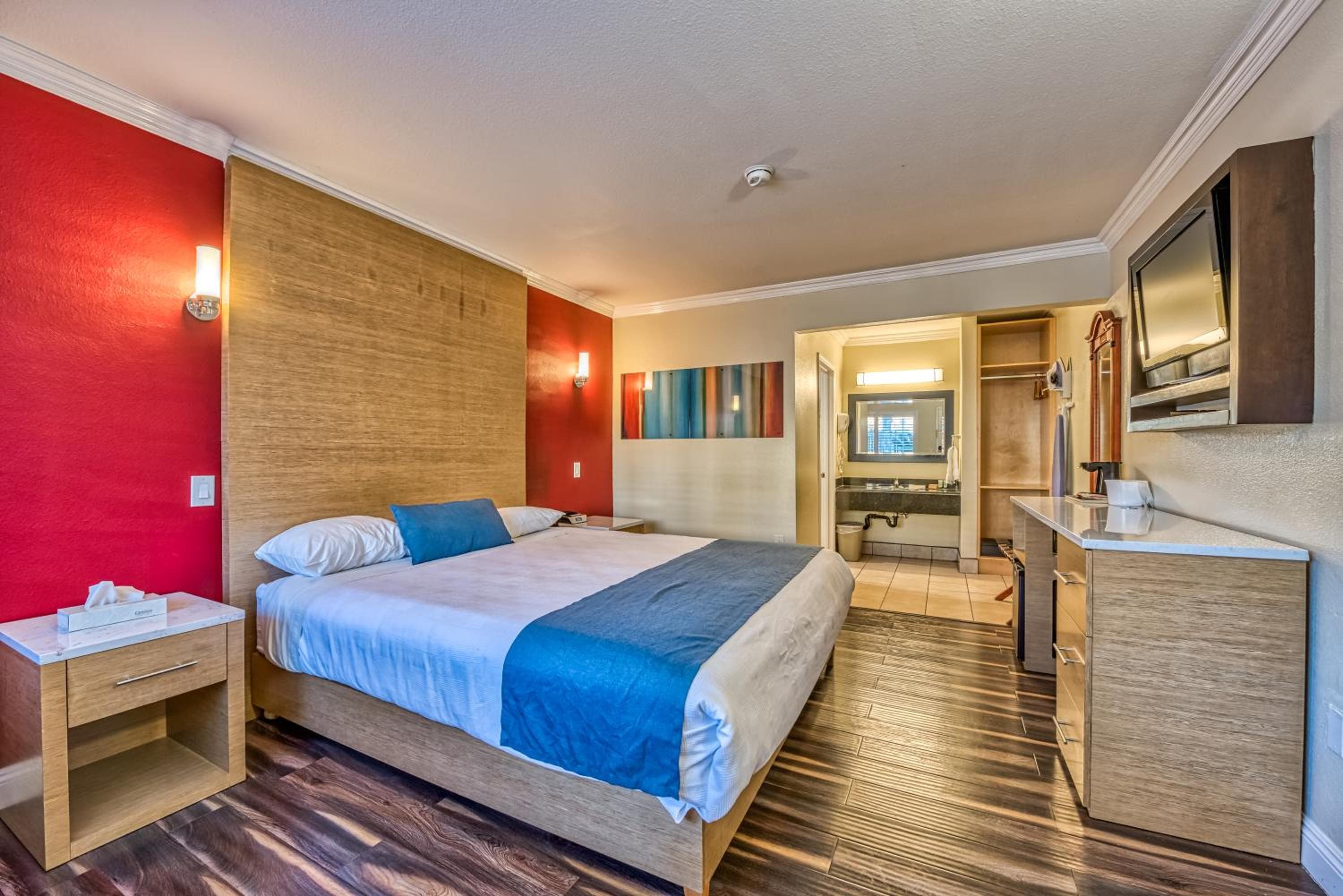 Hollywood City Inn — 2