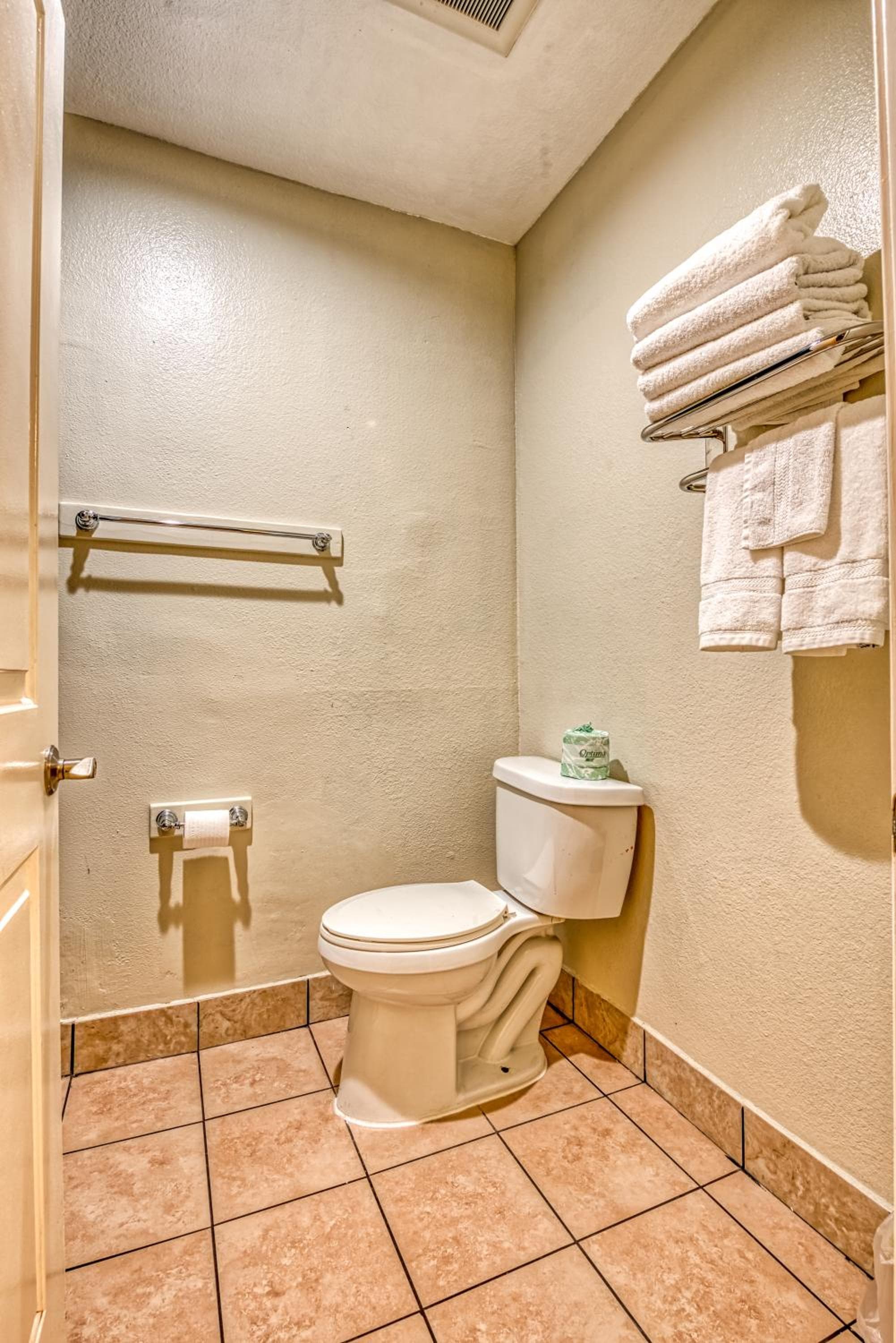 Hollywood City Inn — 30
