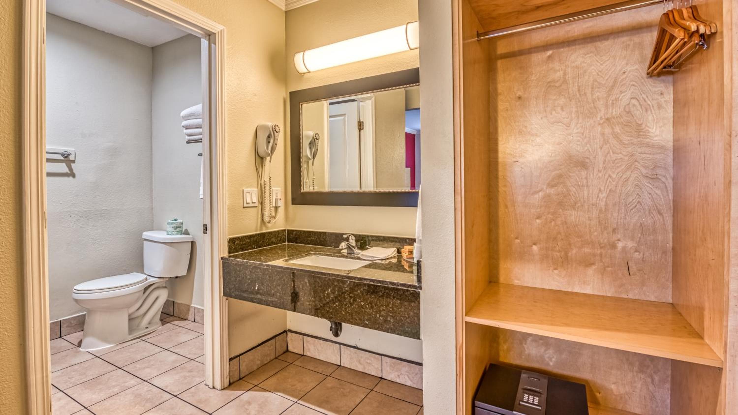 Hollywood City Inn — 29