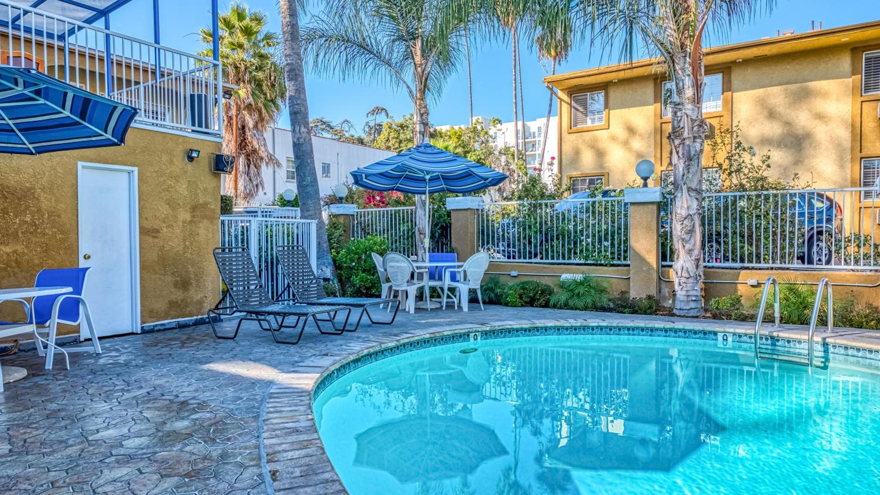 Hollywood City Inn — 26