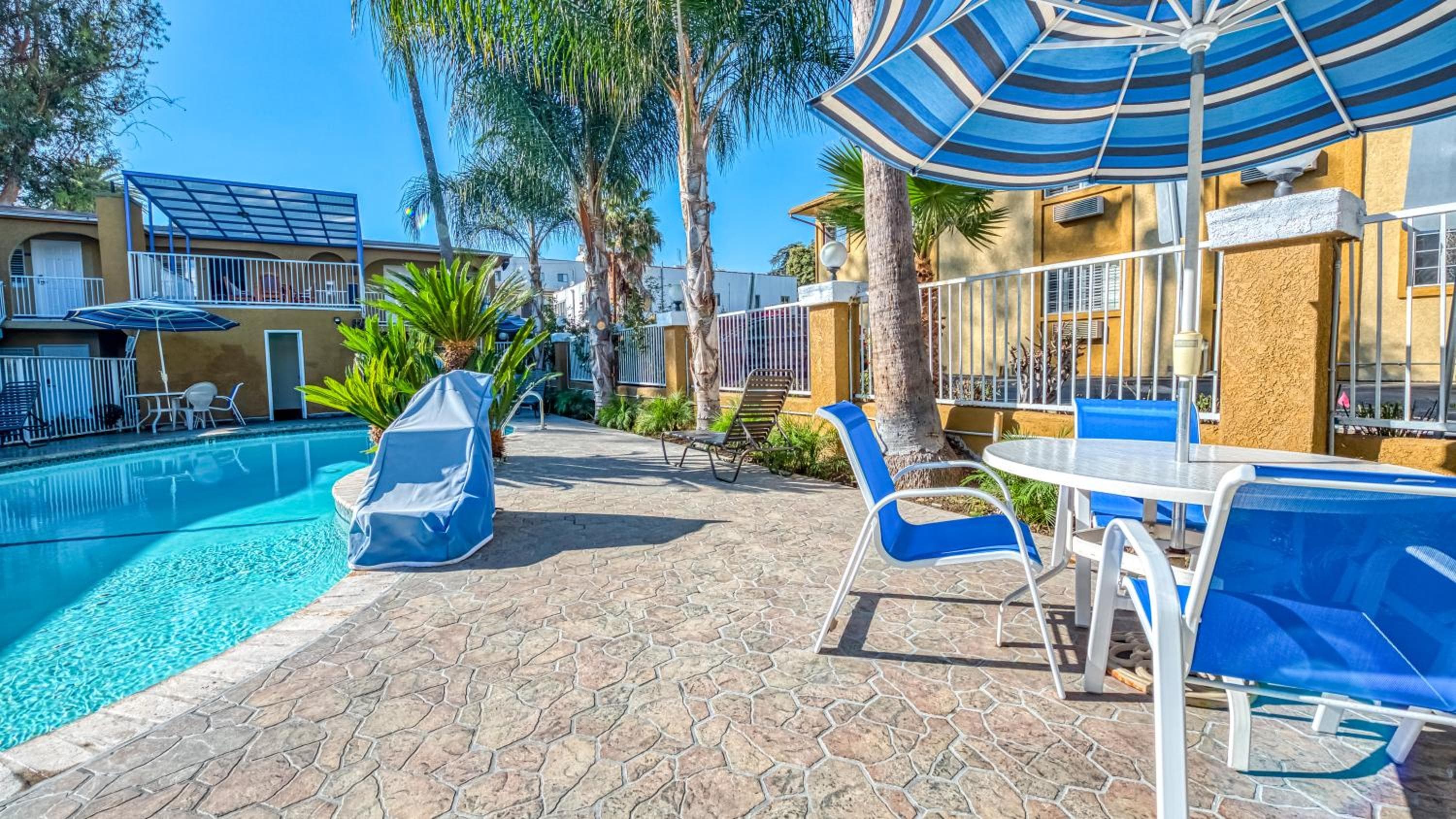Hollywood City Inn — 23