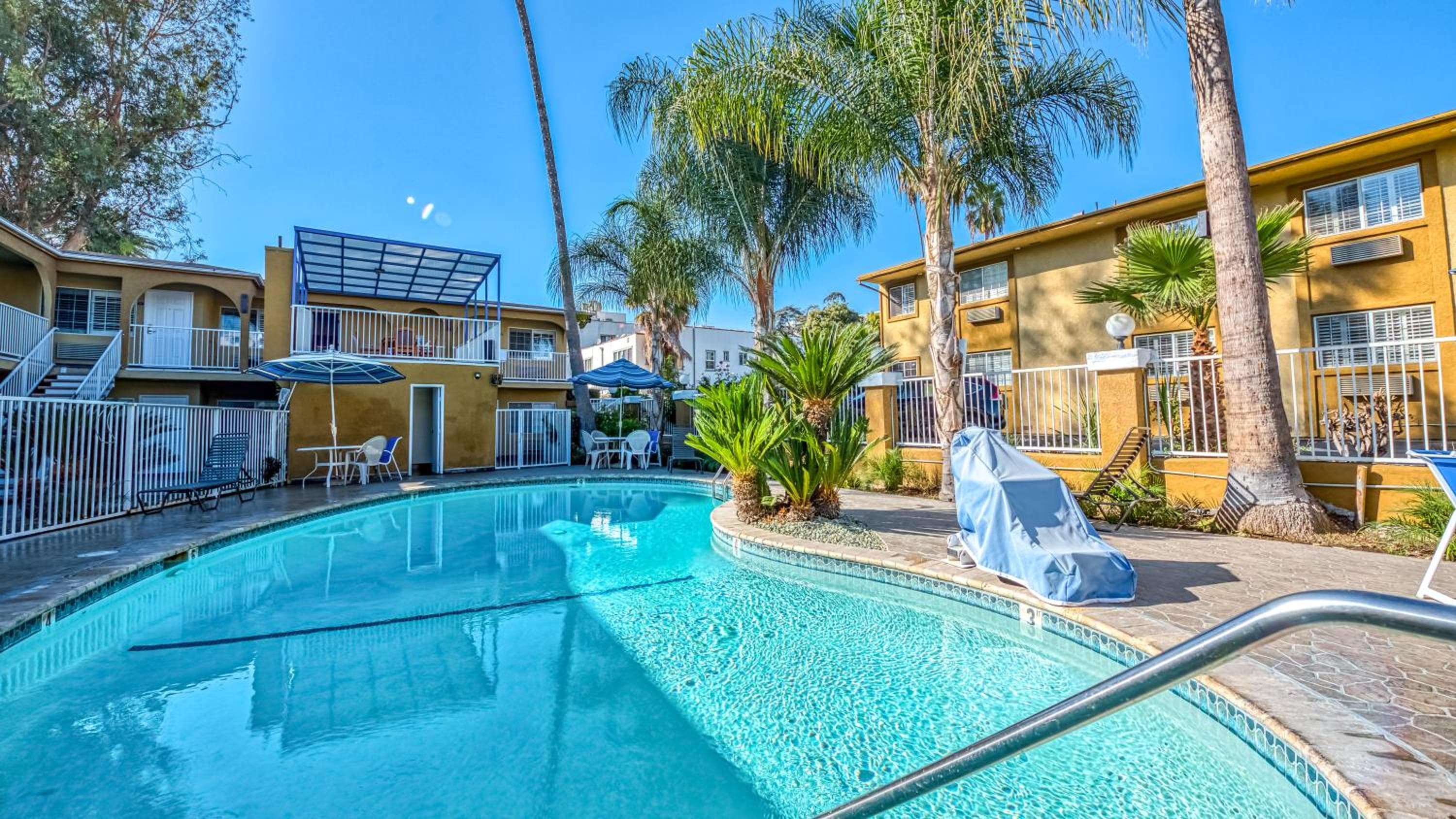 Hollywood City Inn — 22