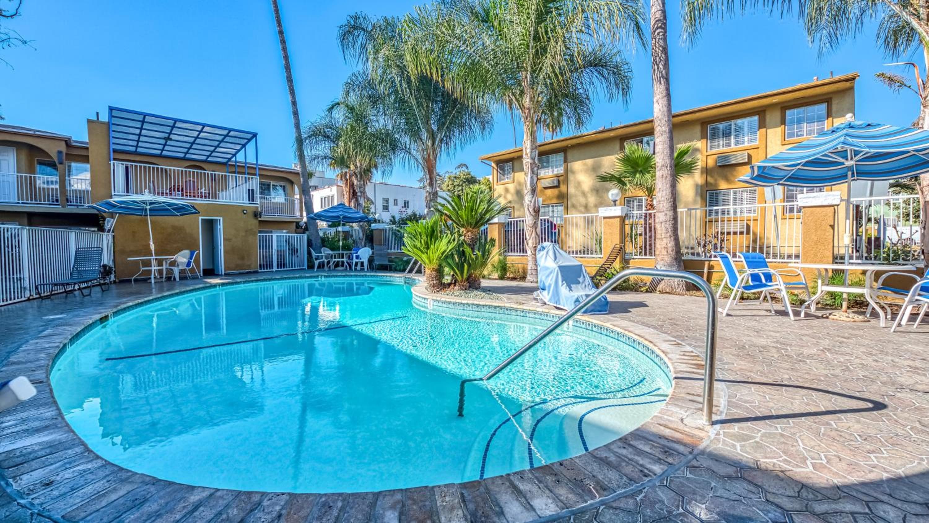 Hollywood City Inn — 21