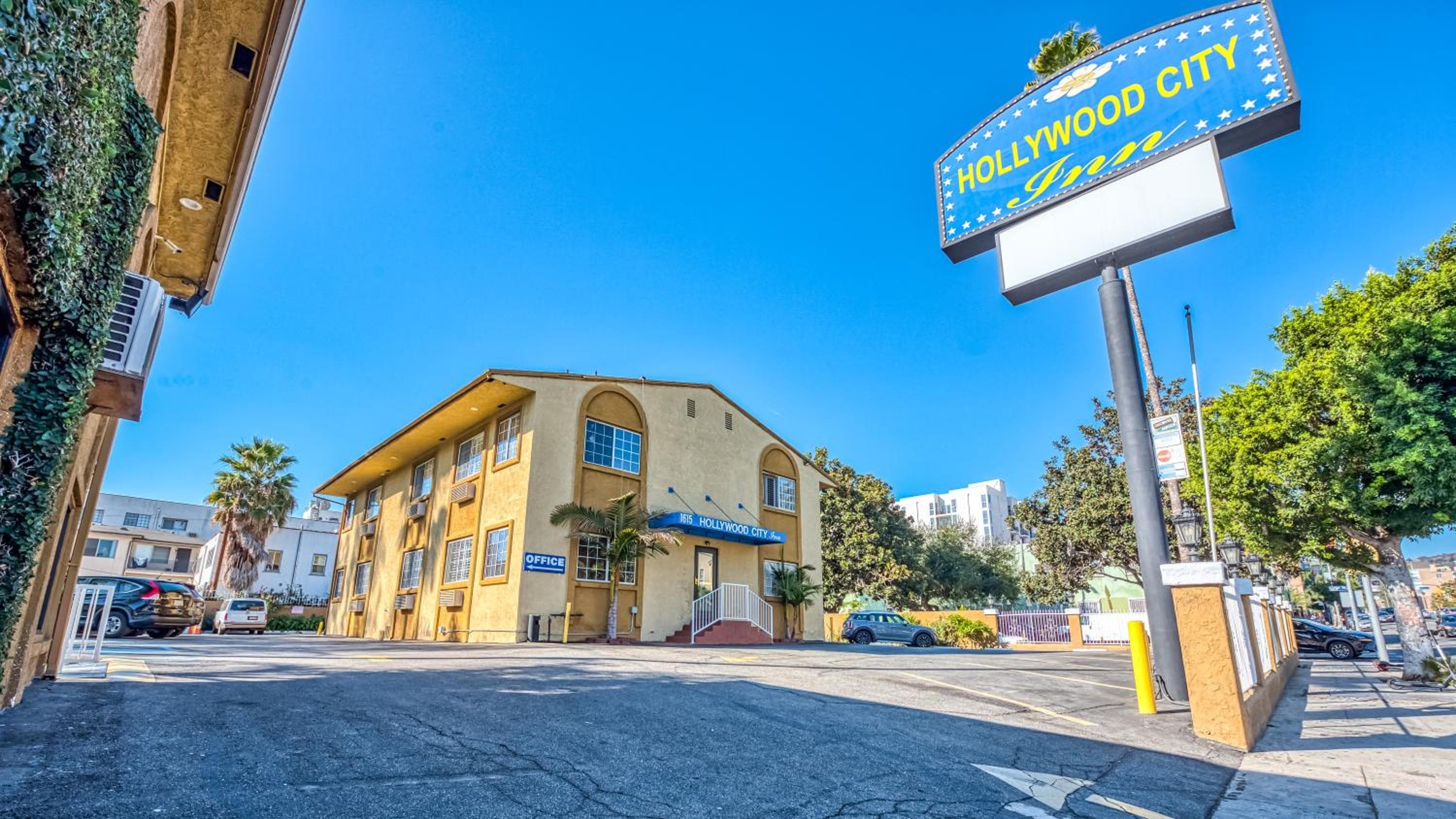 Hollywood City Inn — 15