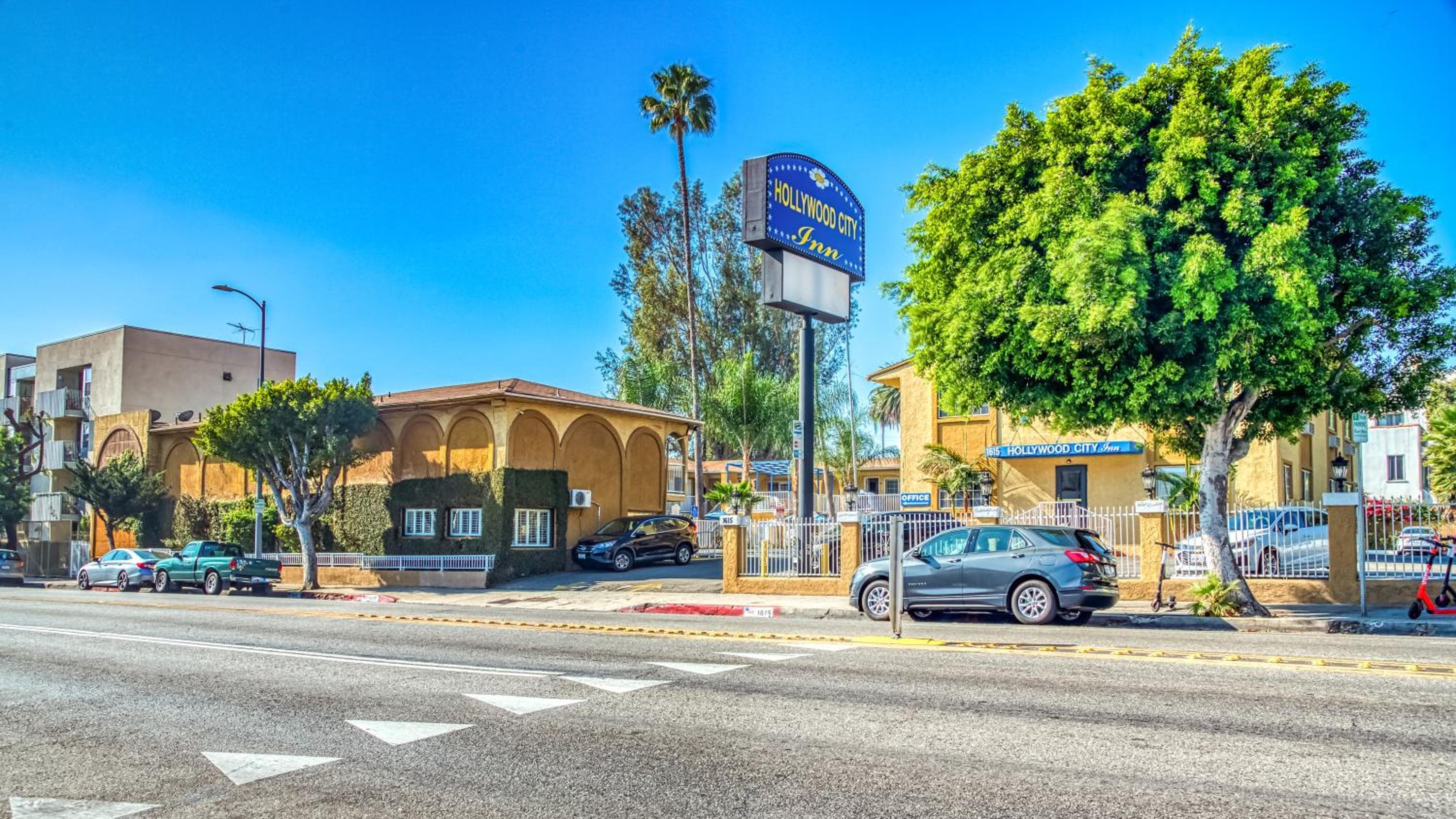 Hollywood City Inn — 1