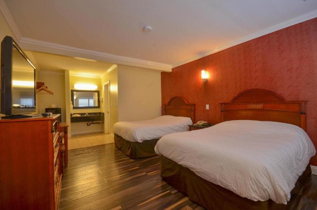 Hollywood City Inn — 12