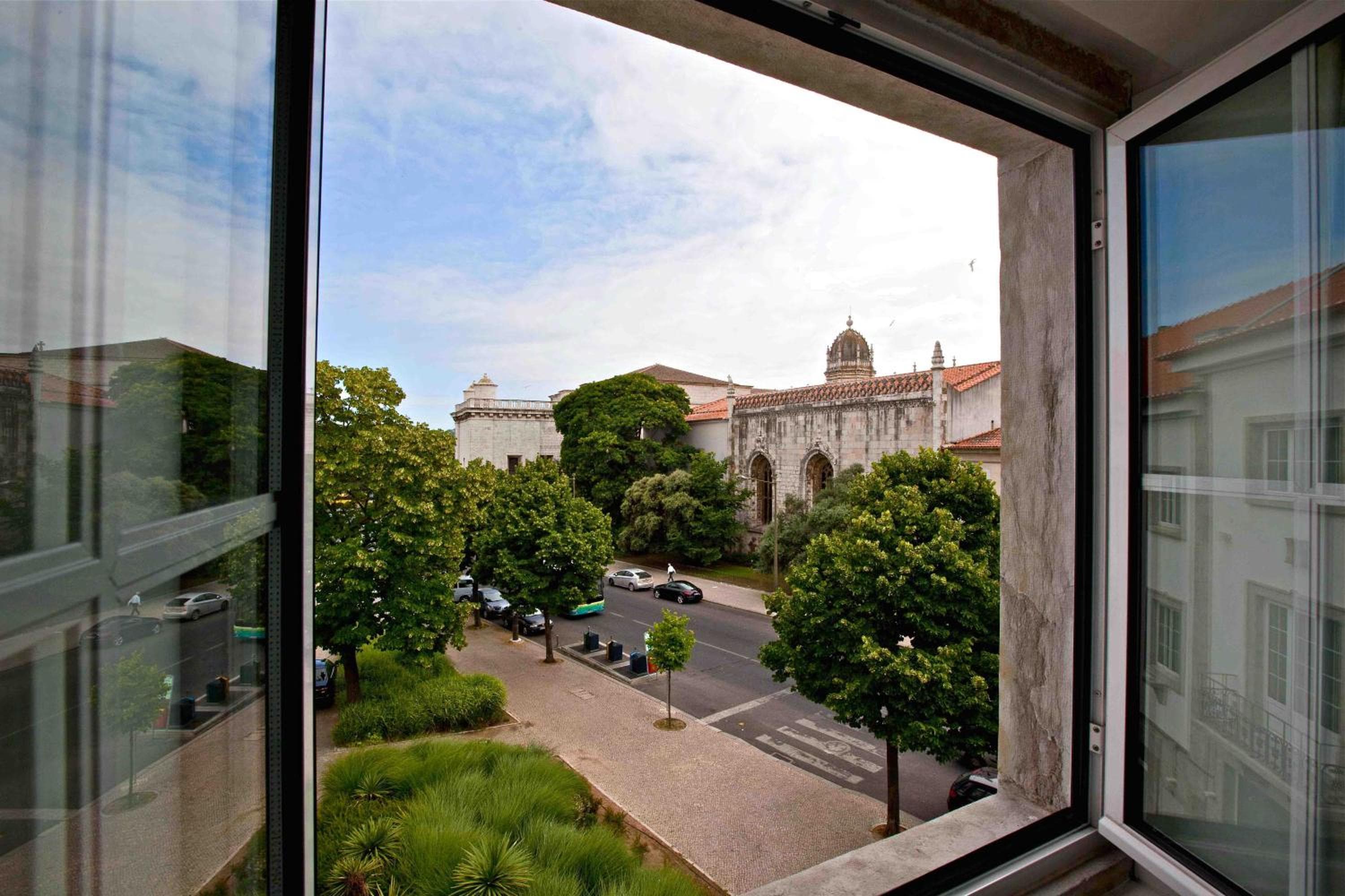 Hotel Jerónimos 8 — 10