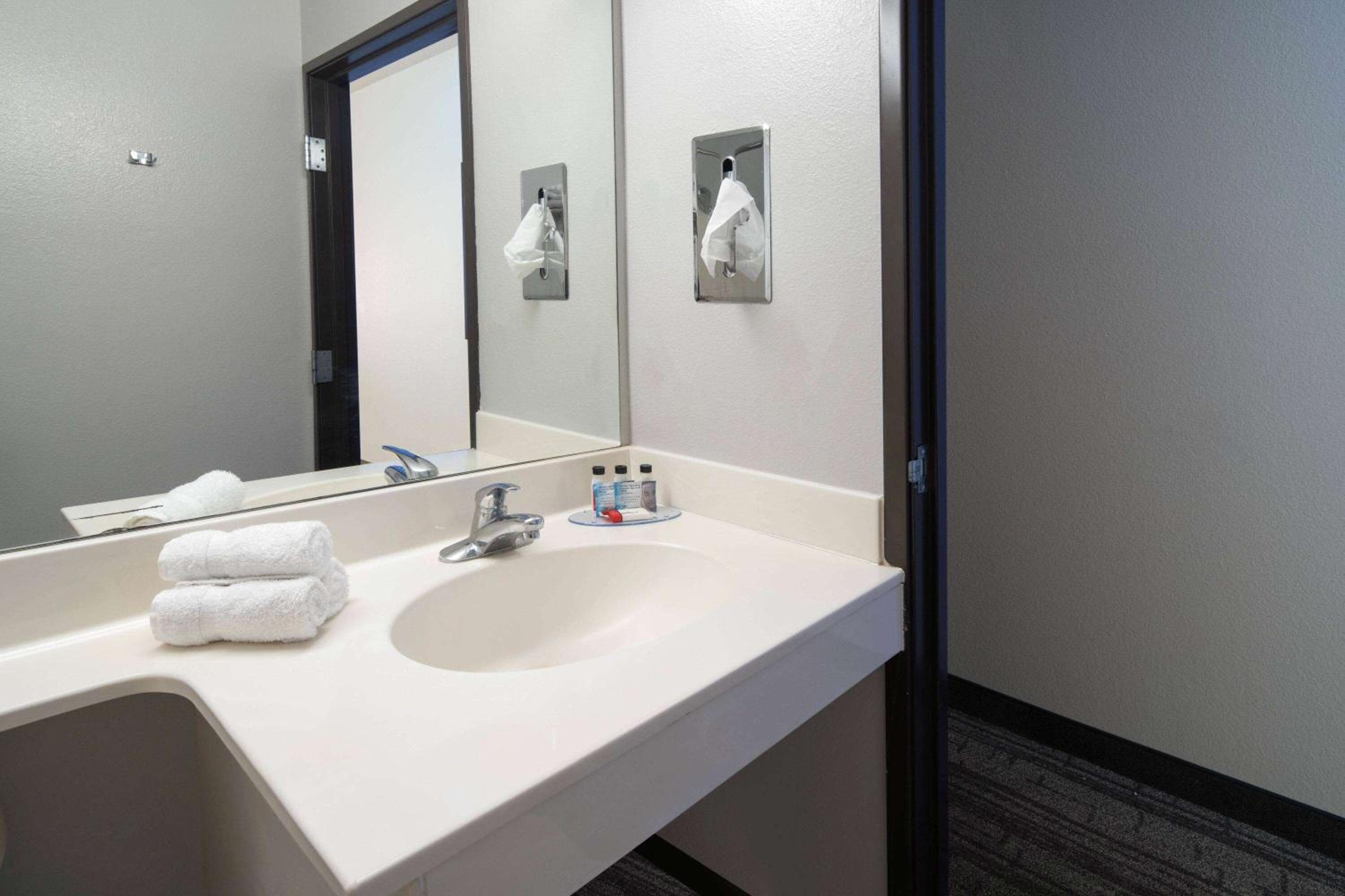 Baymont by Wyndham Las Vegas South Strip — 26