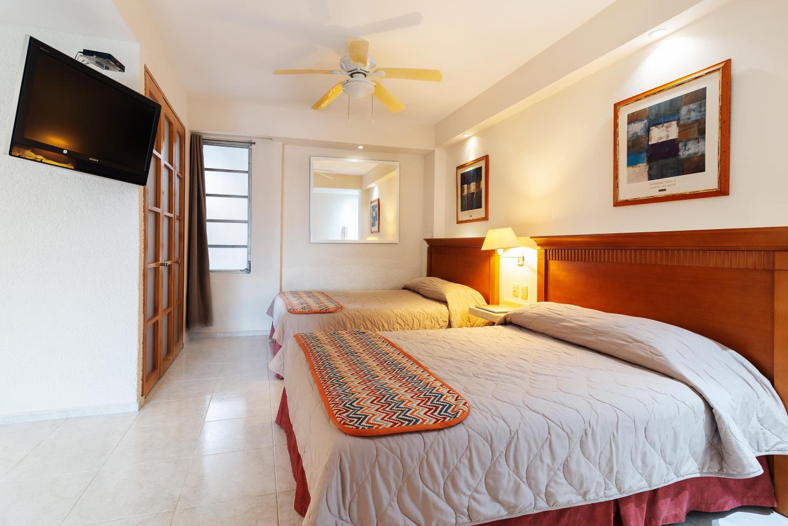 Hotel y Suites Nader — 24