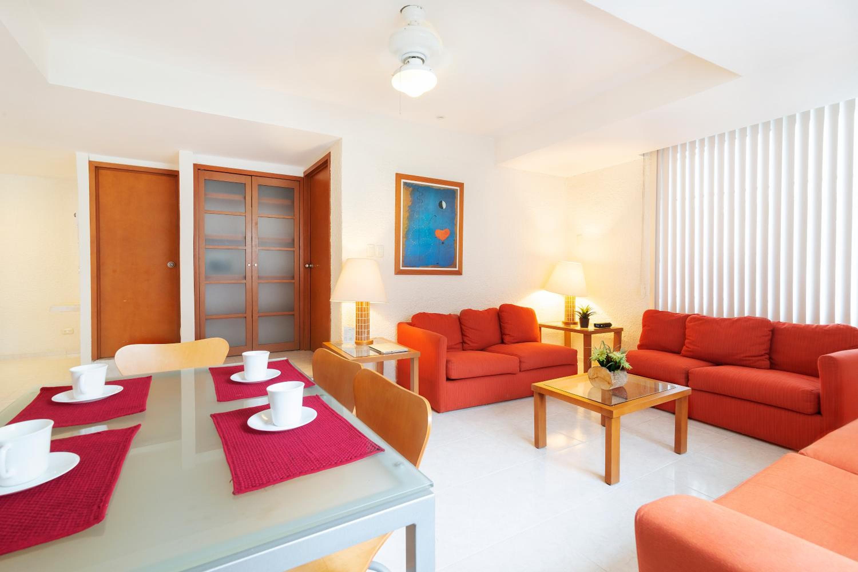 Hotel y Suites Nader — 8
