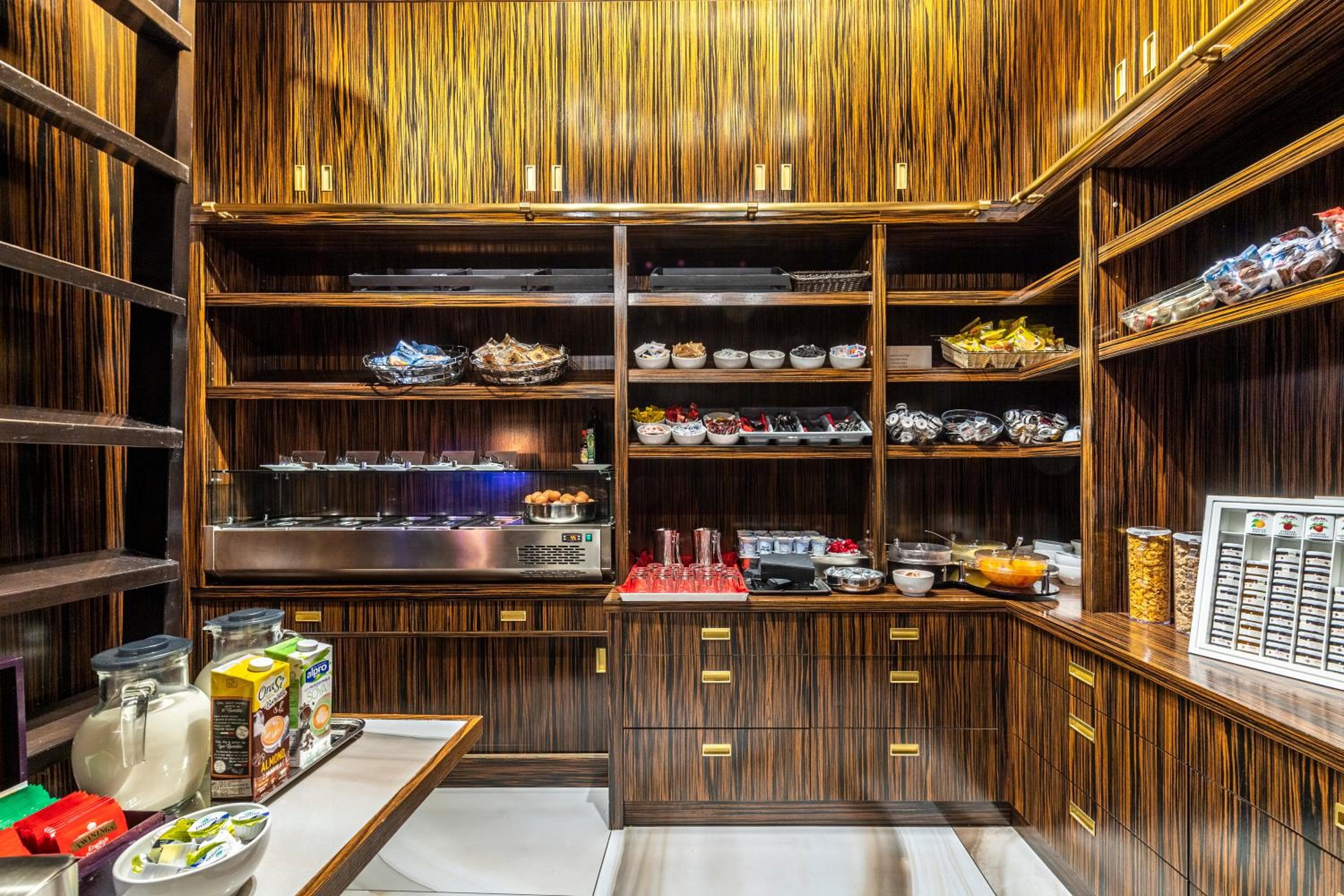 Hotel Abbazia hotel, Calle Priuli Dei Cavaletti 68, Venice, Italy — photo 12