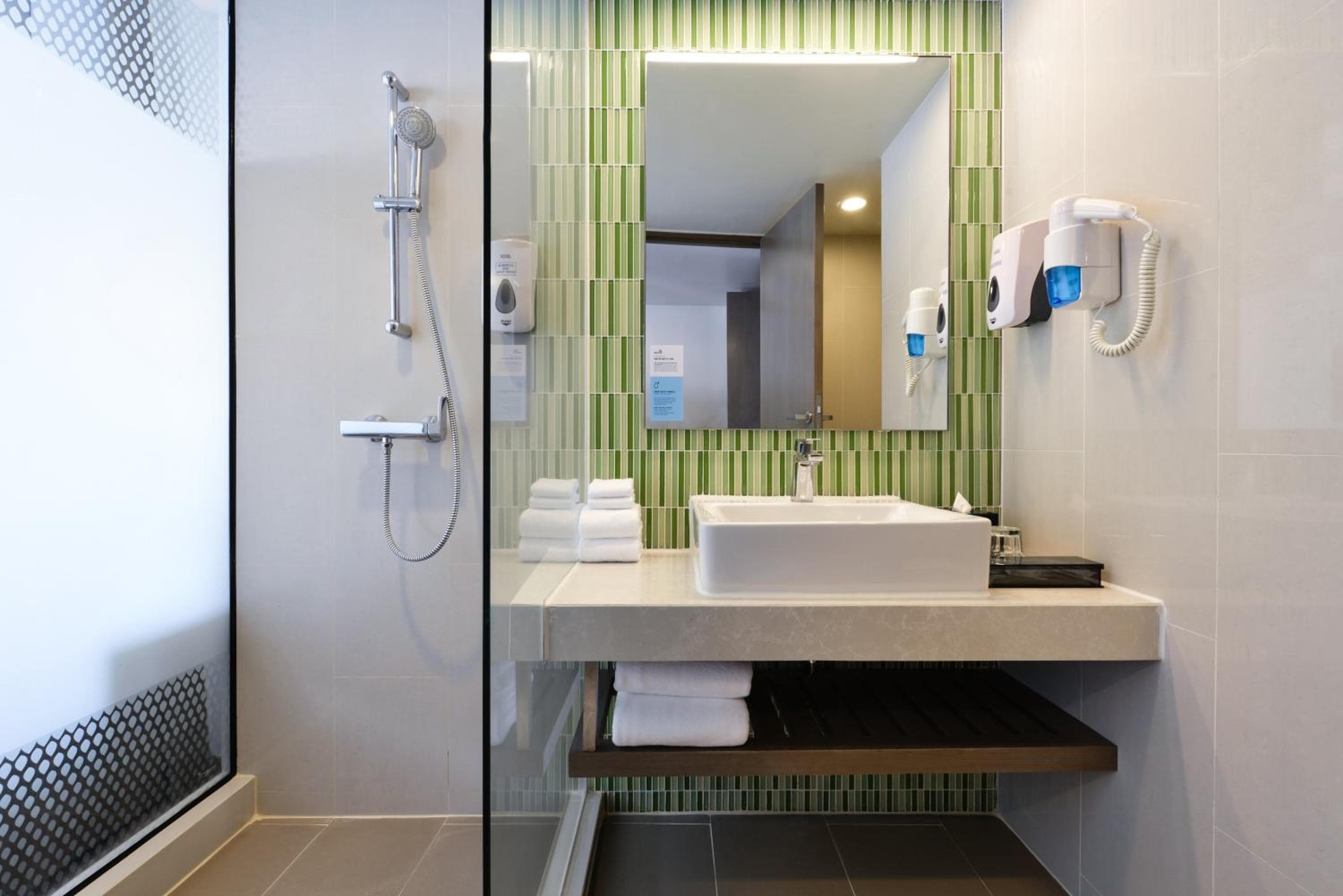 Holiday Inn Express Bangkok Sukhumvit 11 by IHG — 3