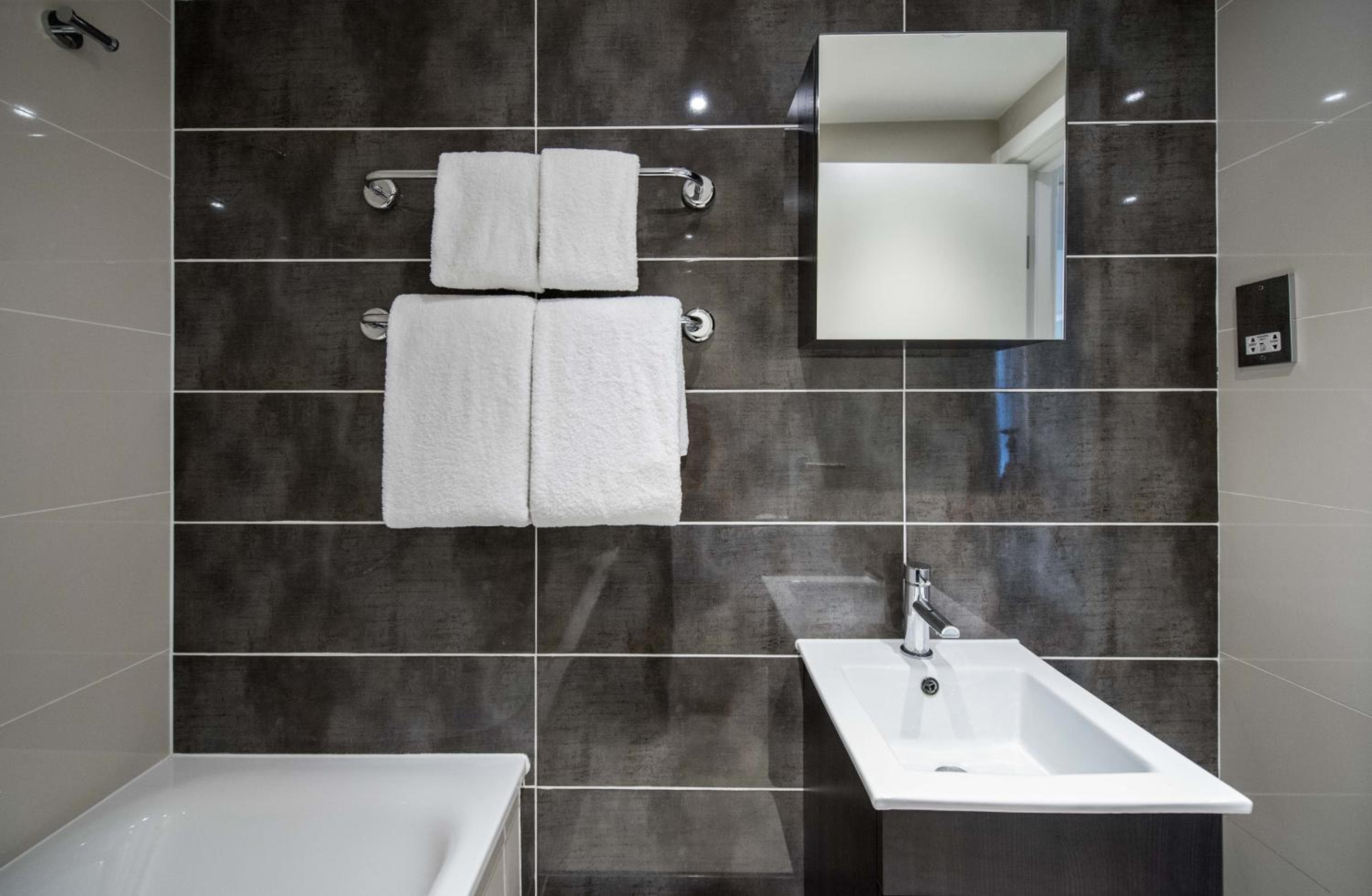 Holiday Inn London Kensington High St. by IHG — 20