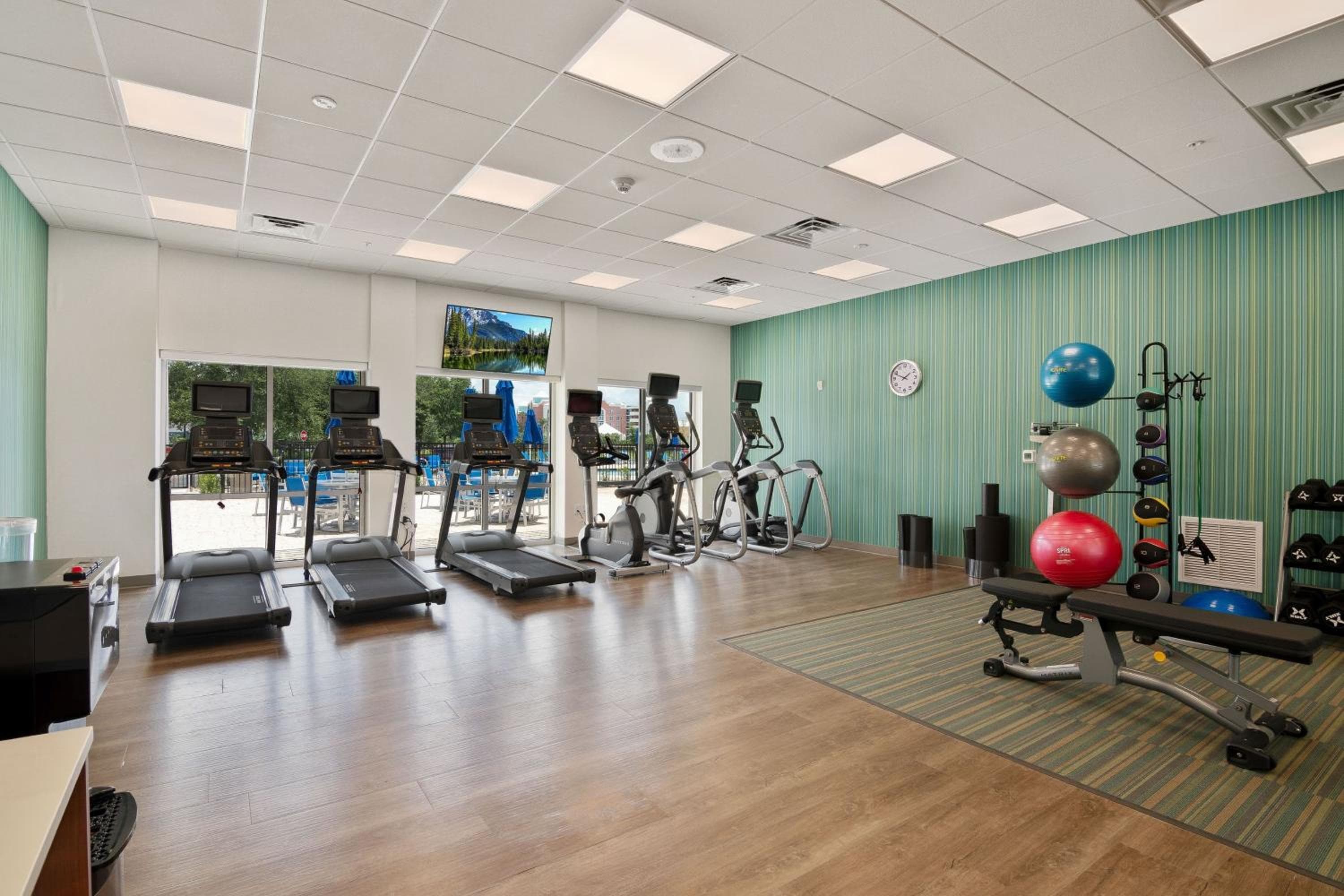 Holiday Inn Express & Suites Orlando-Lake Buena Vista, un hotel IHG — 7