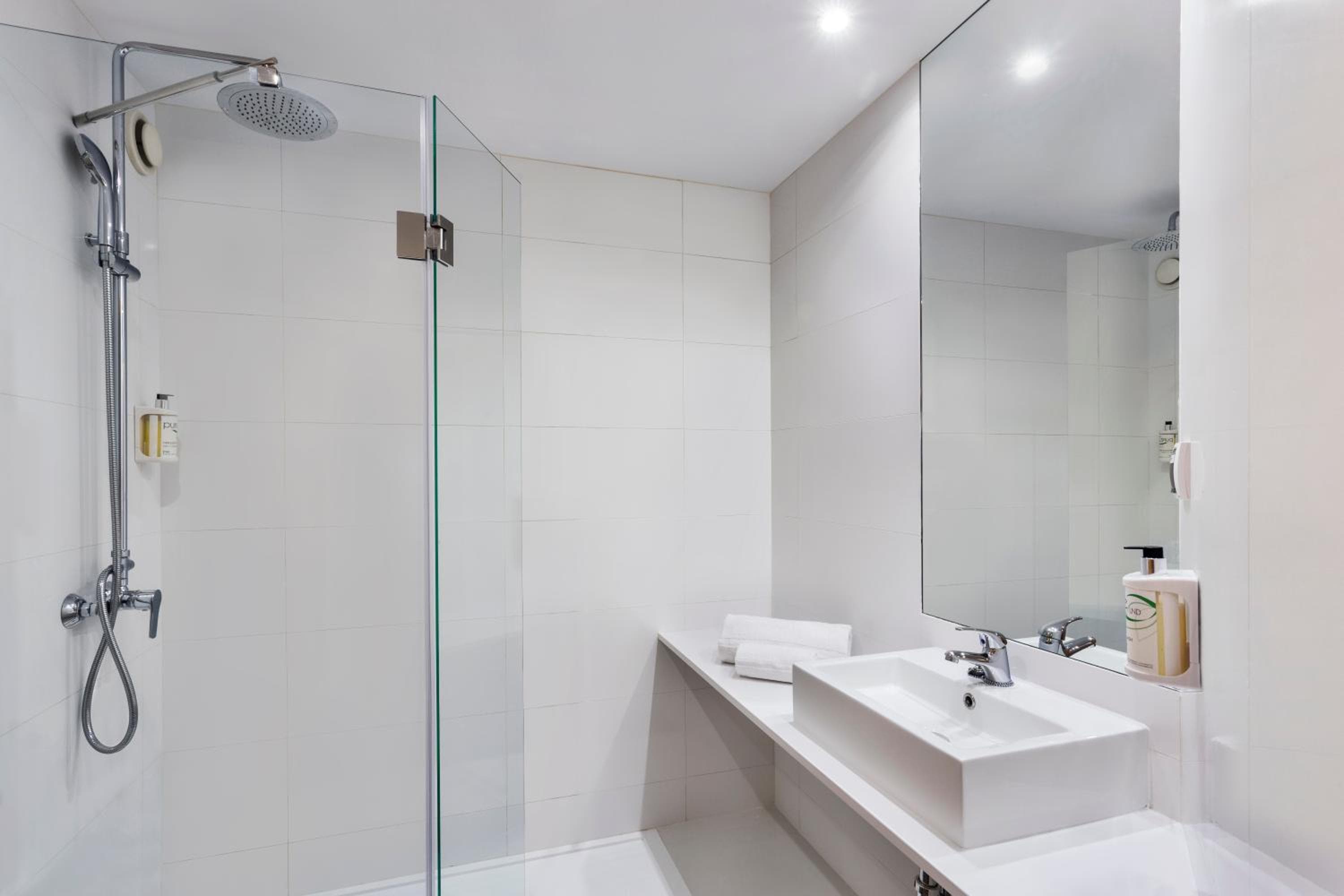 B&B HOTEL Madrid Aeropuerto T1 T2 T3 — 9