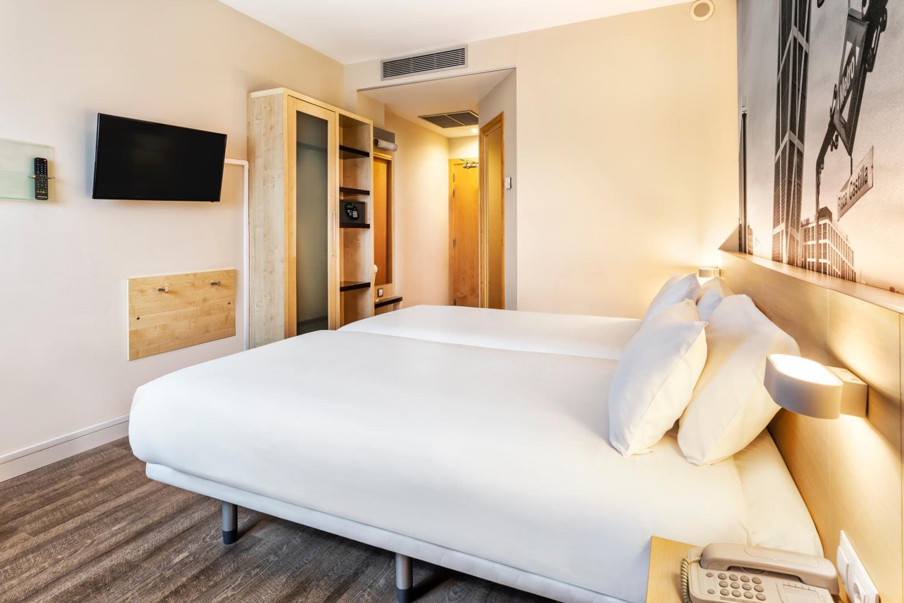 B&B HOTEL Madrid Aeropuerto T1 T2 T3 — 4