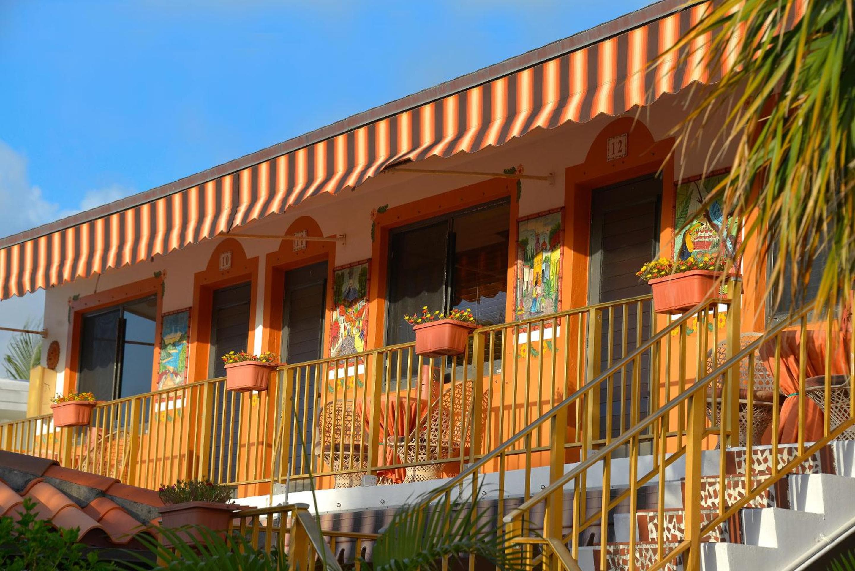 Patio de los mares azules — 24