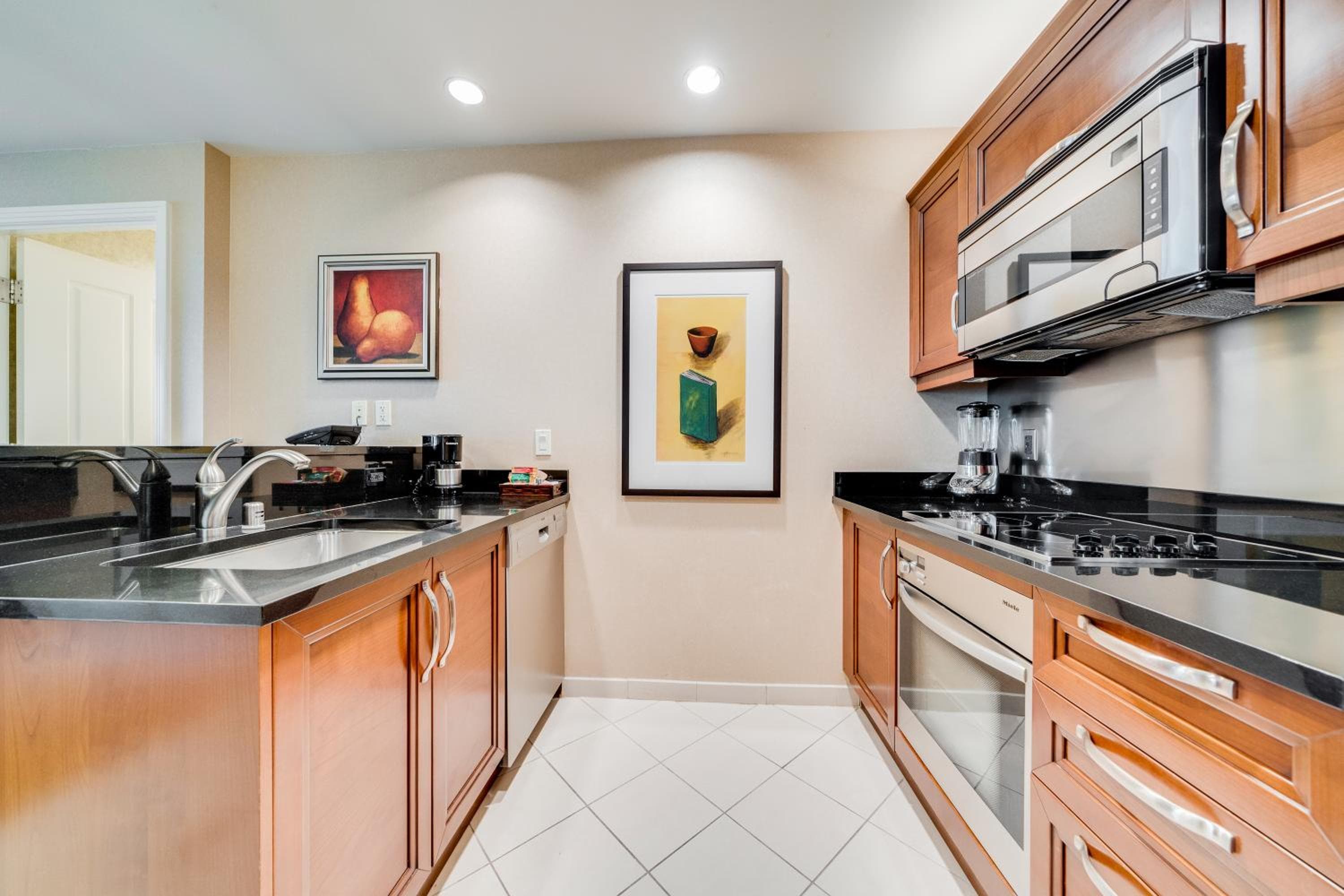 Jet Luxury at The Signature Condo Hotel — 20