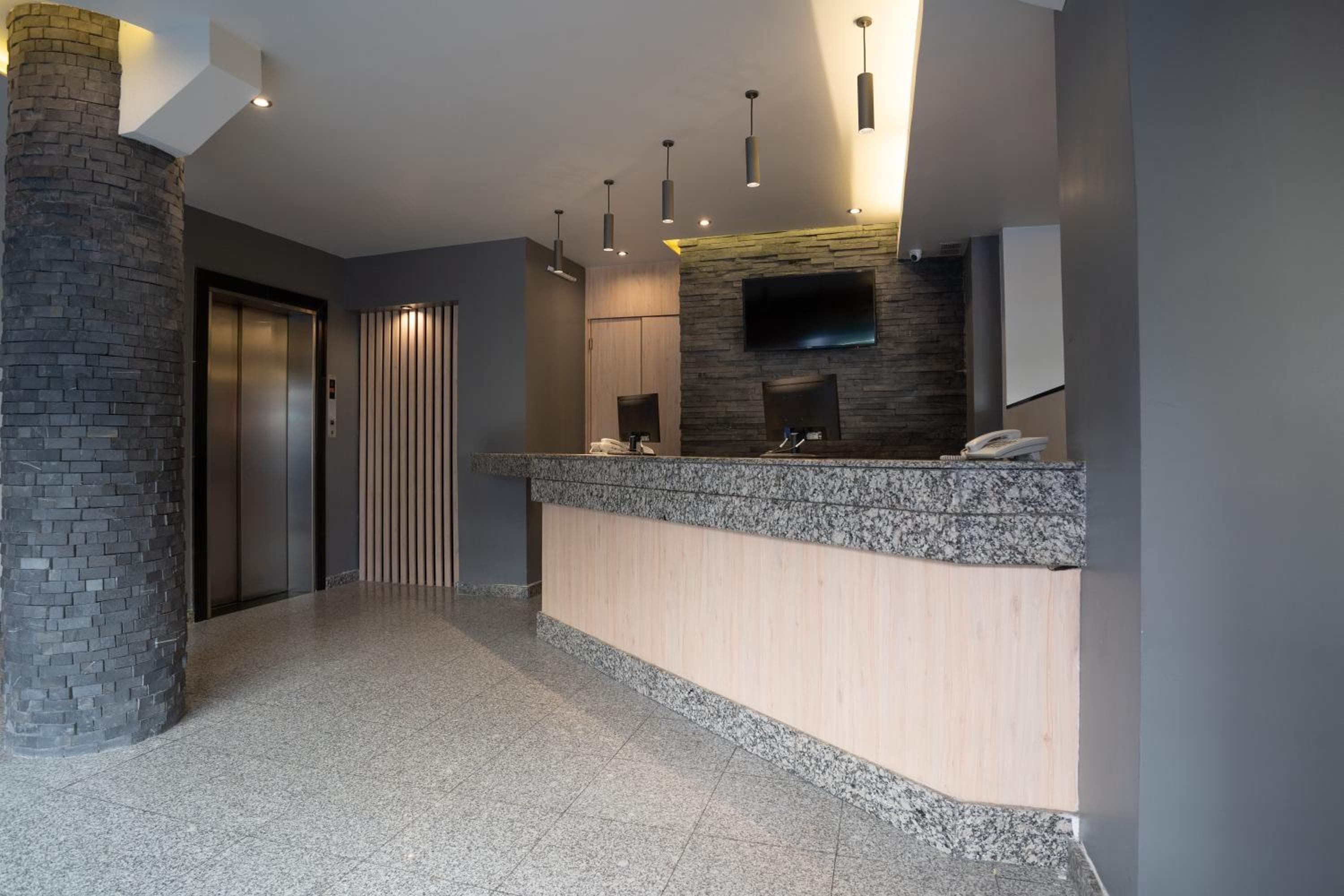 Hotel Roble — 4