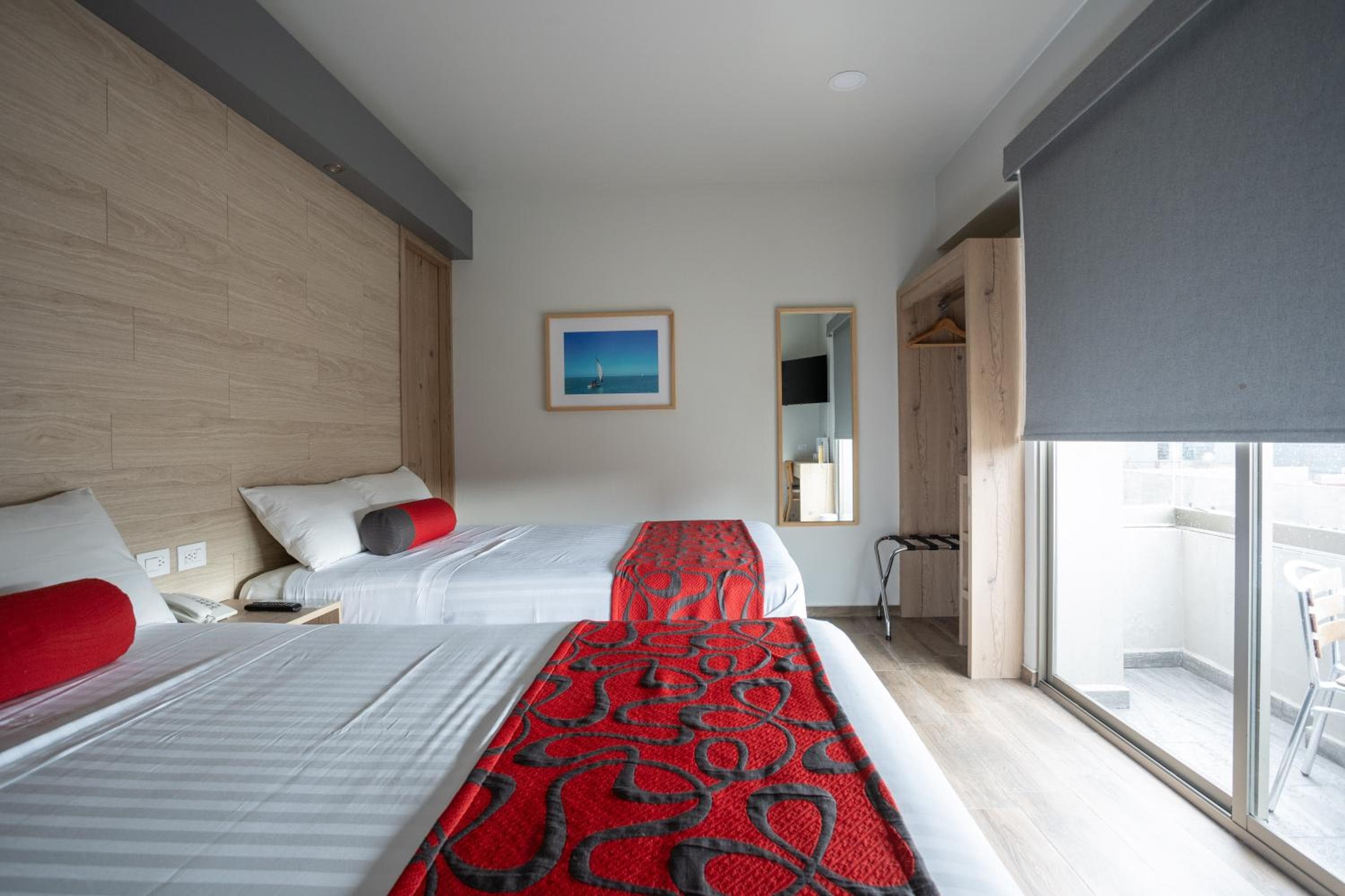 Hotel Roble — 2