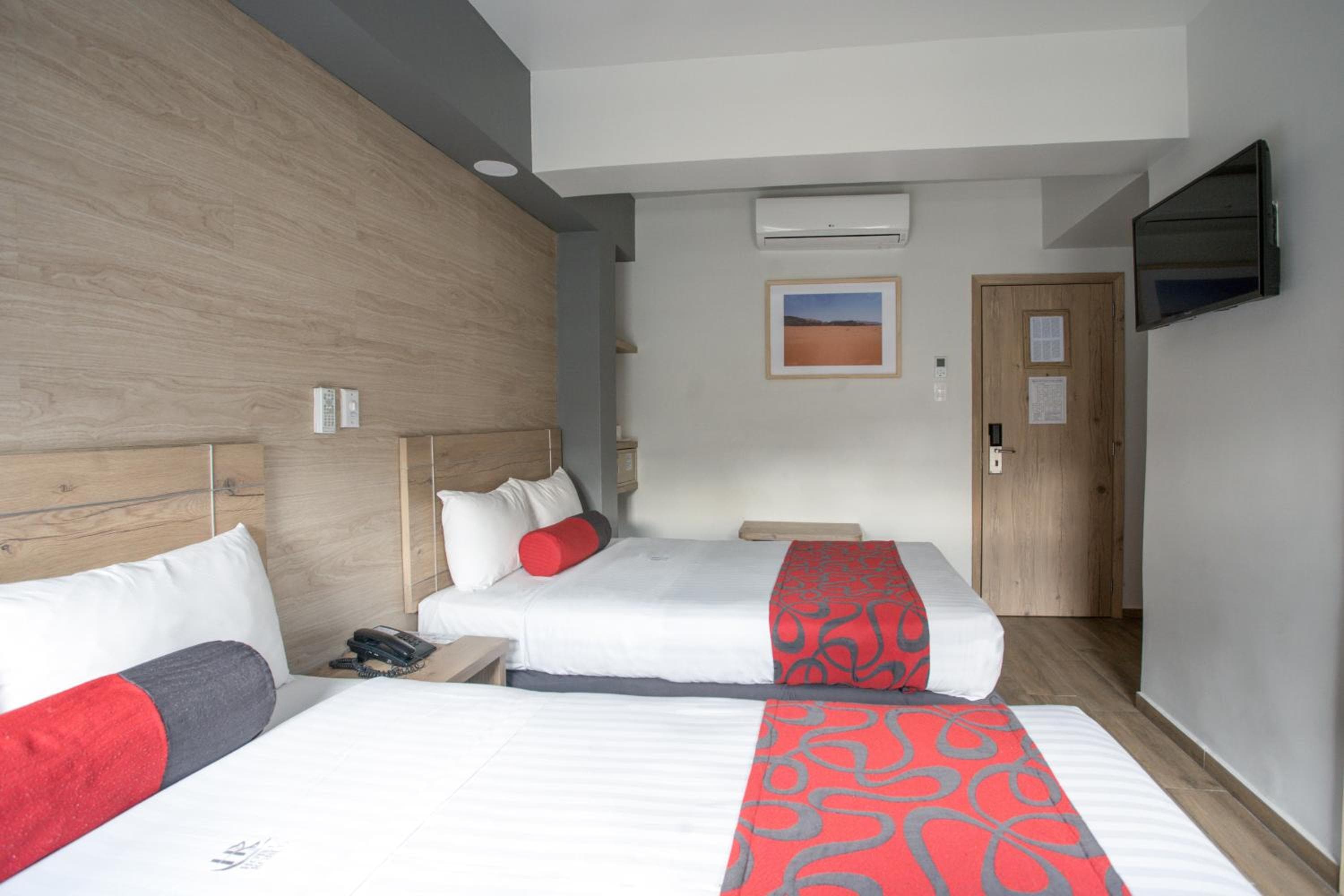 Hotel Roble — 9
