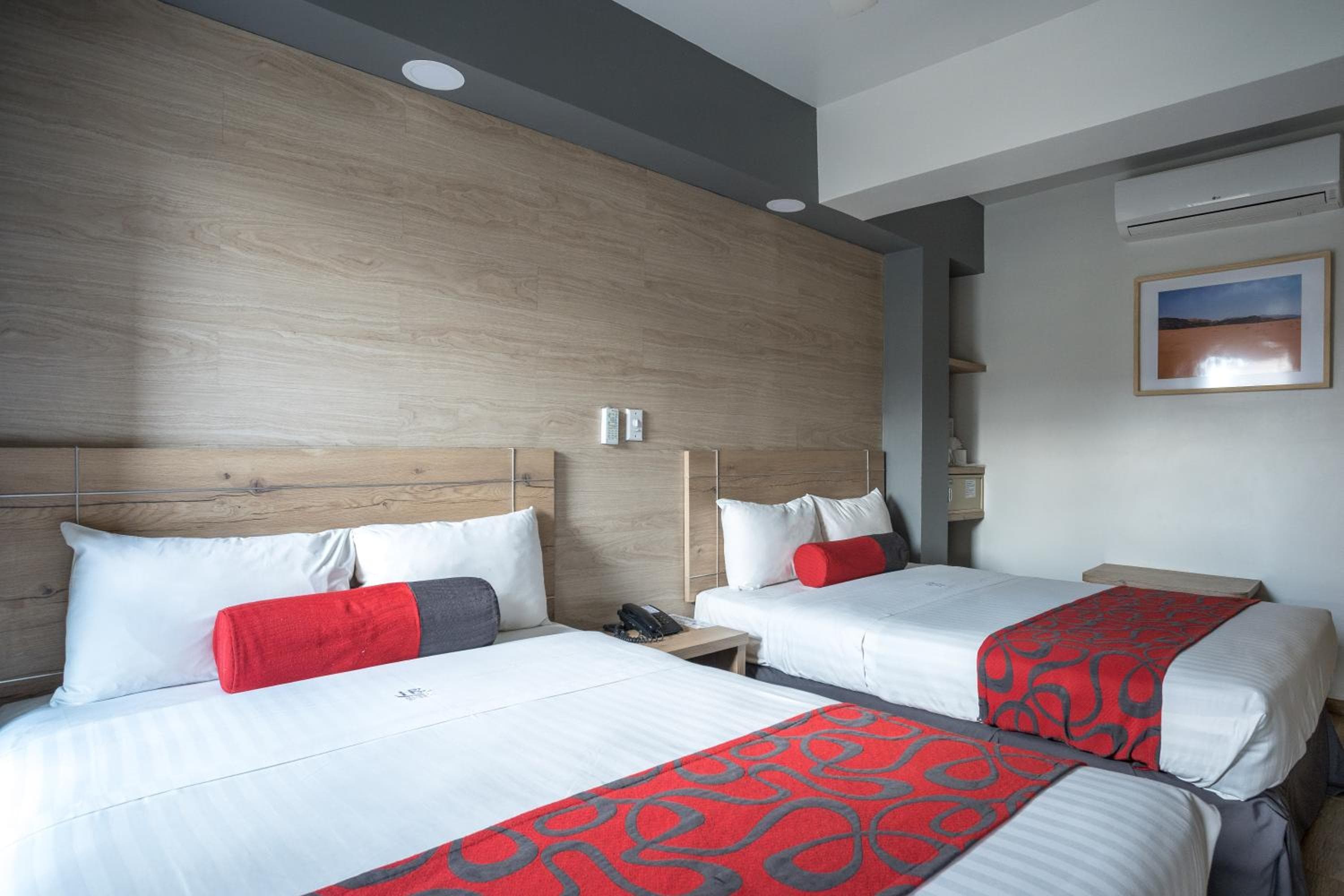 Hotel Roble — 10