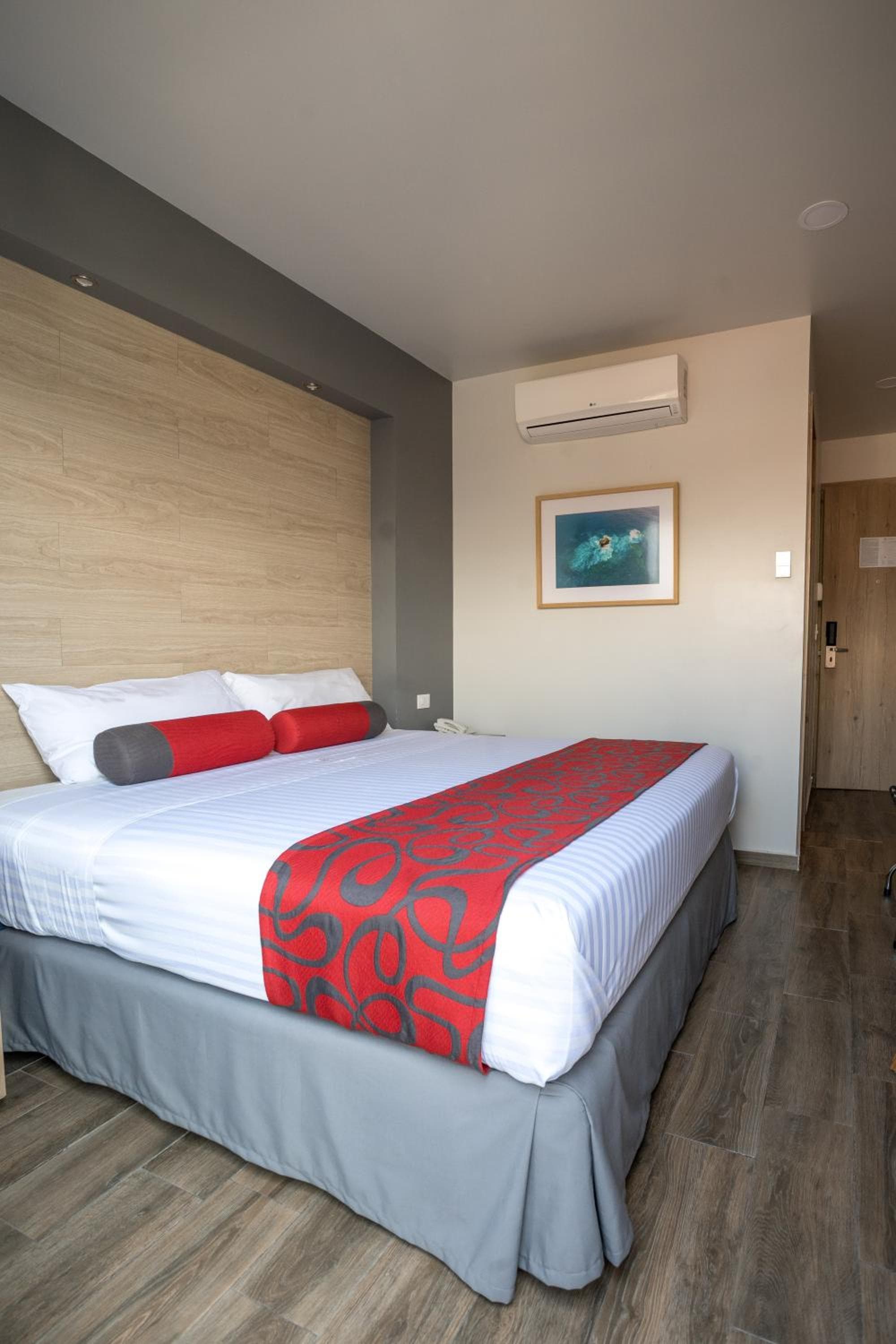 Hotel Roble — 17