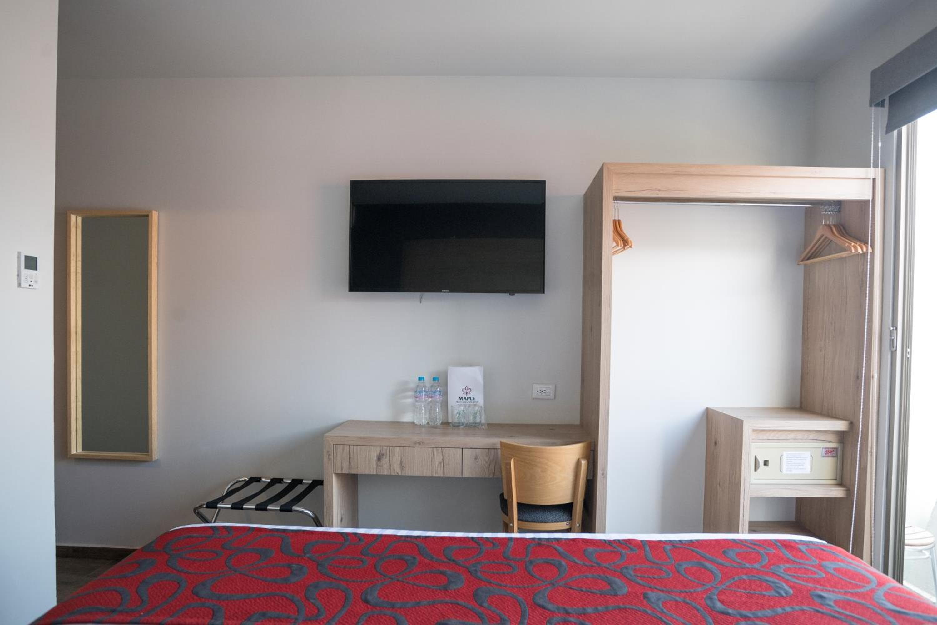 Hotel Roble — 6