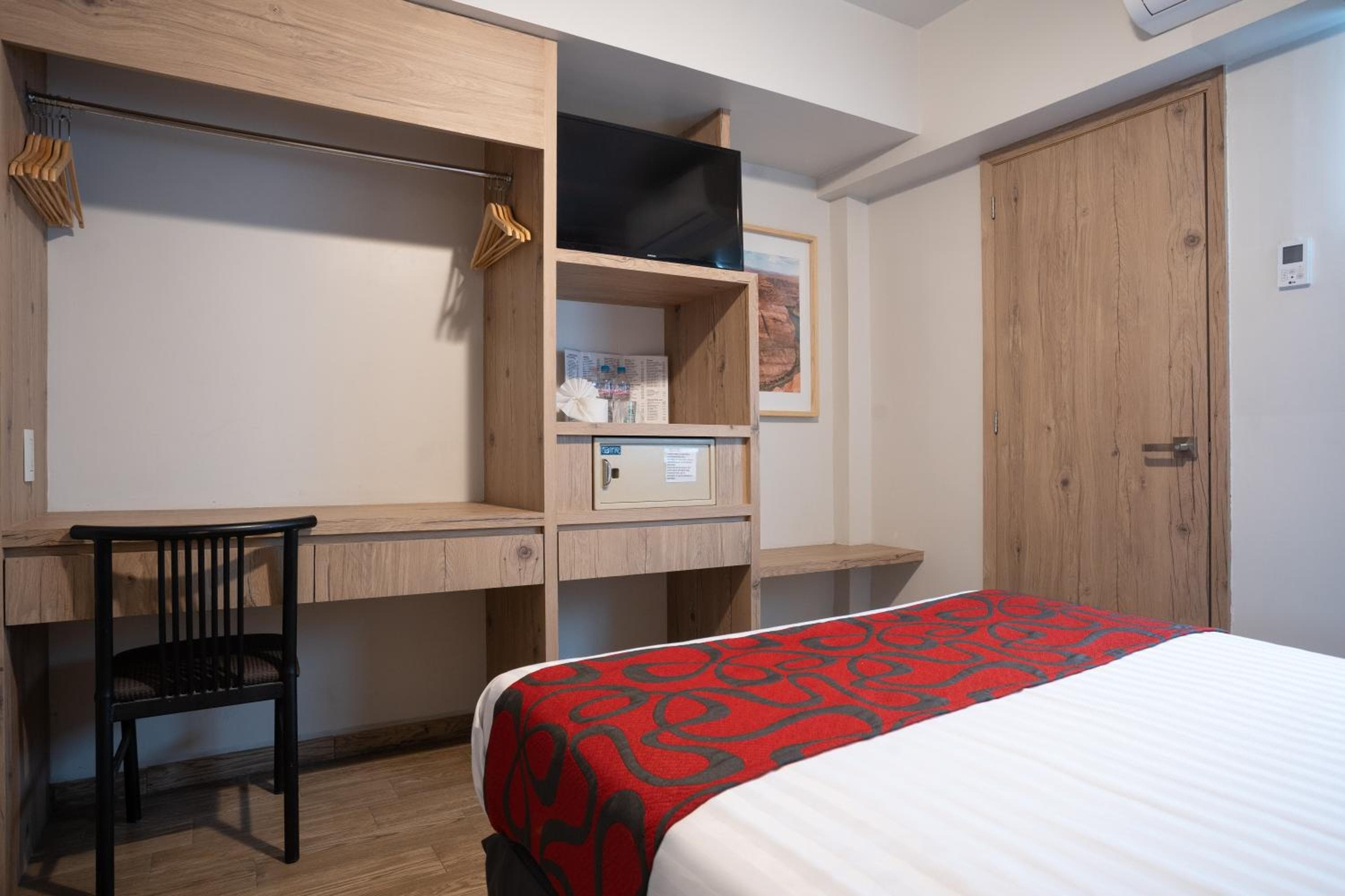 Hotel Roble — 22
