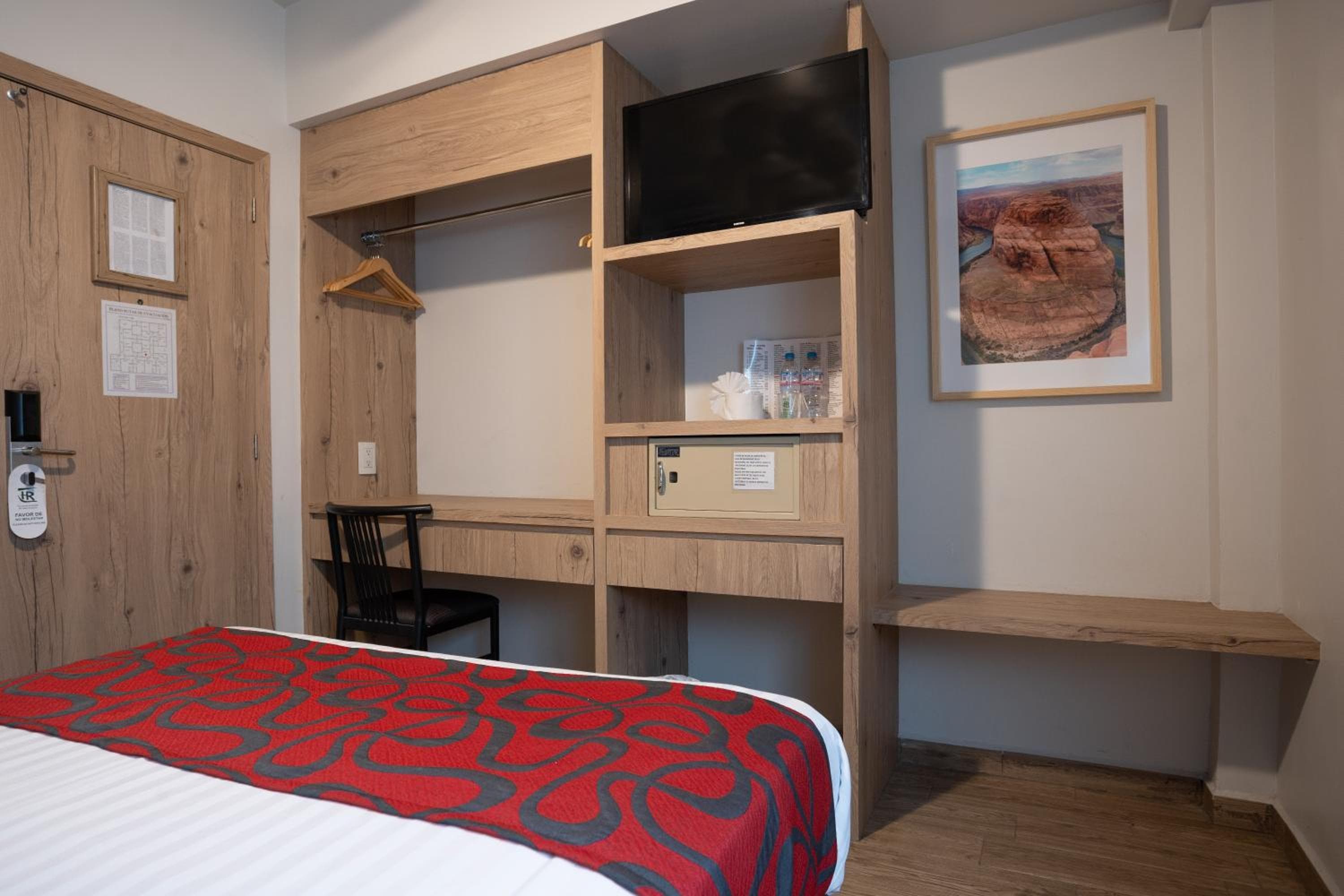 Hotel Roble — 23