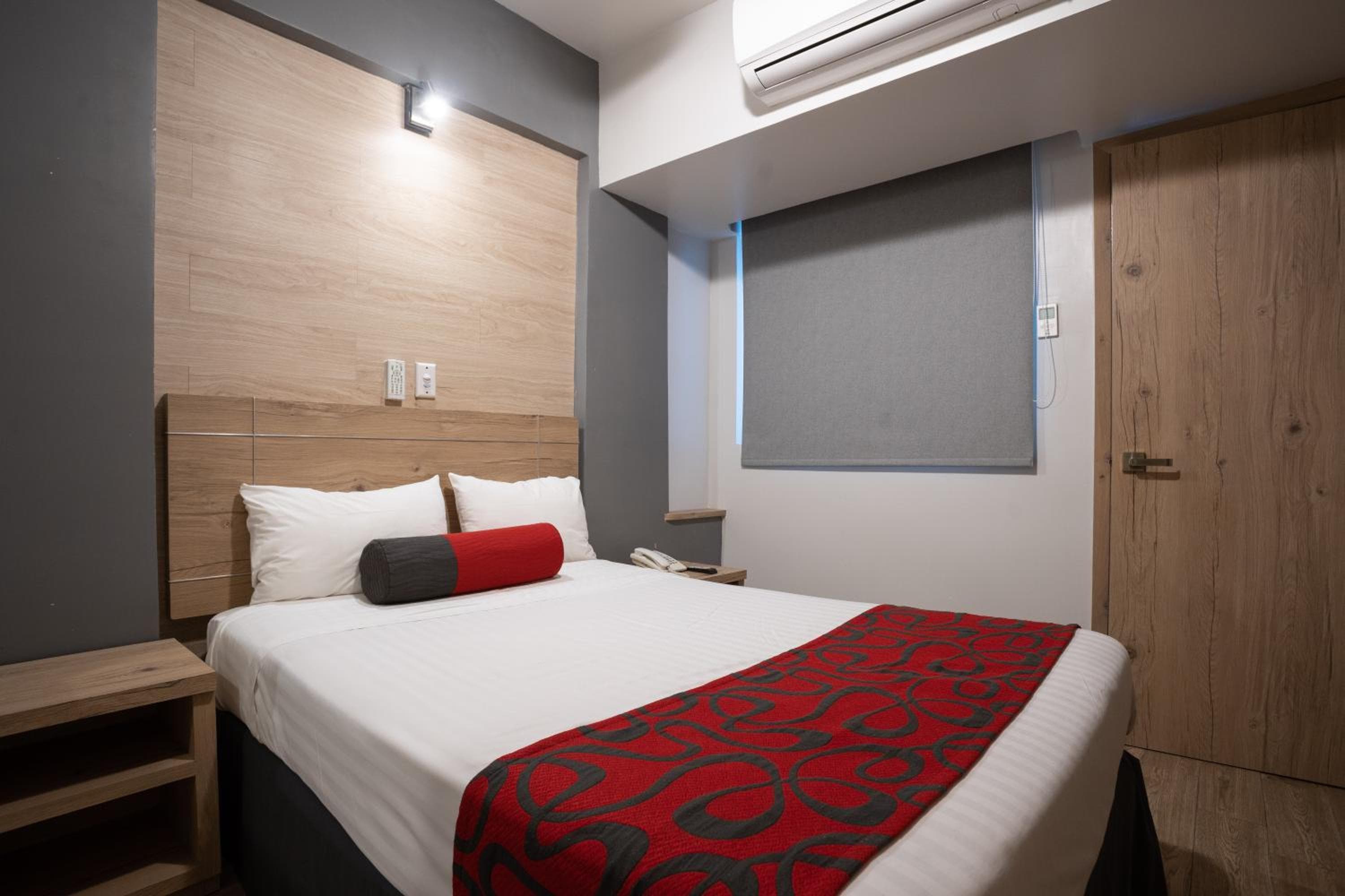 Hotel Roble — 27