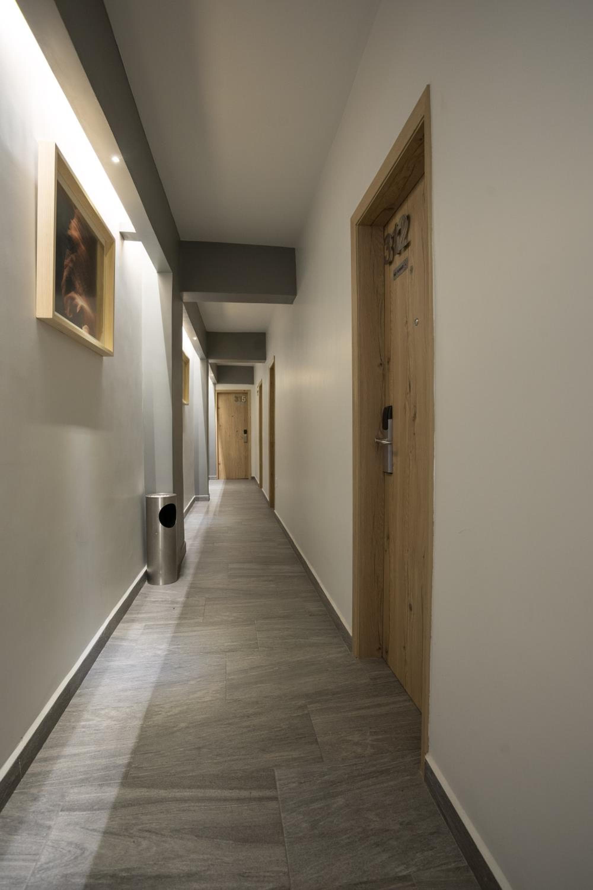 Hotel Roble — 13