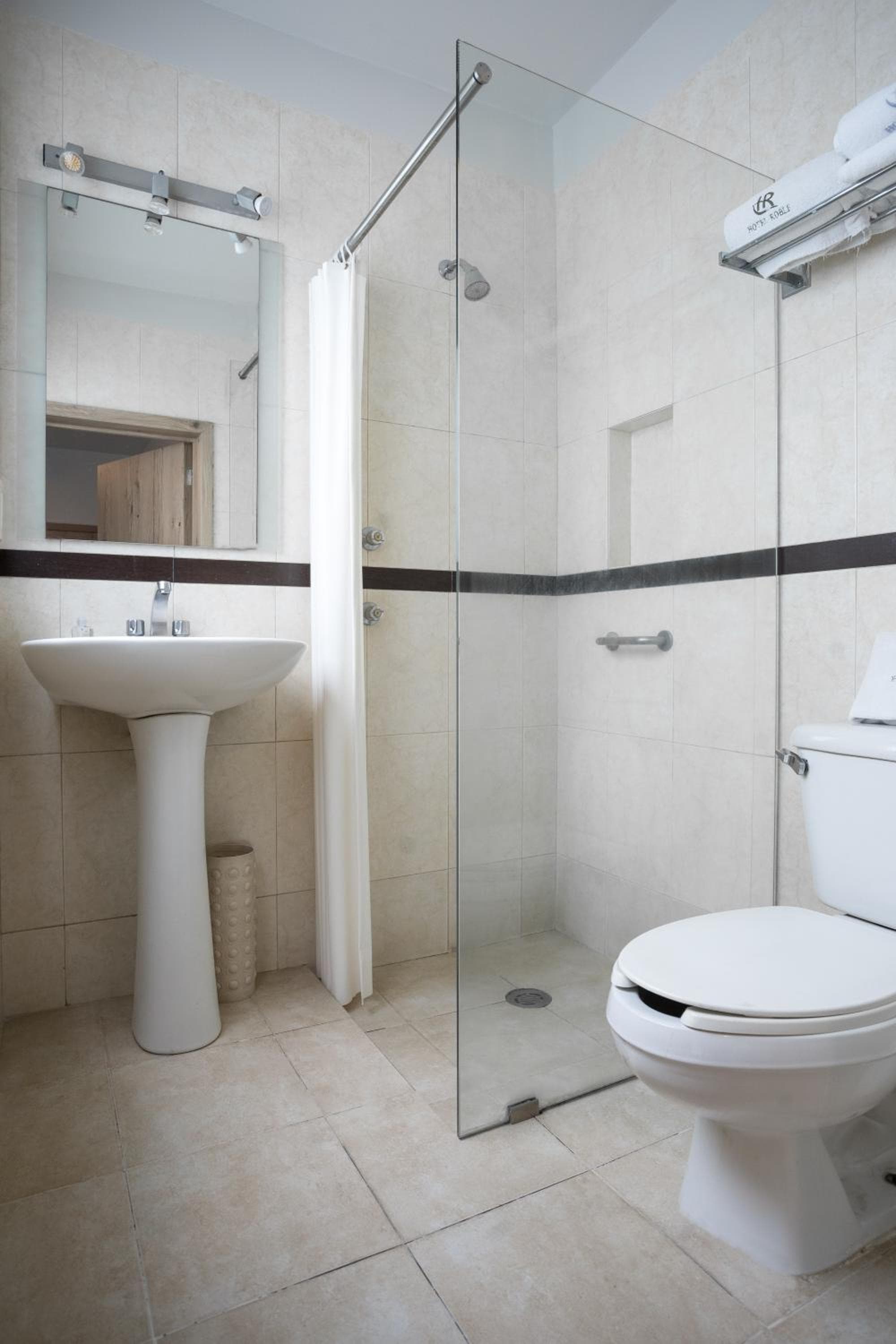 Hotel Roble — 17