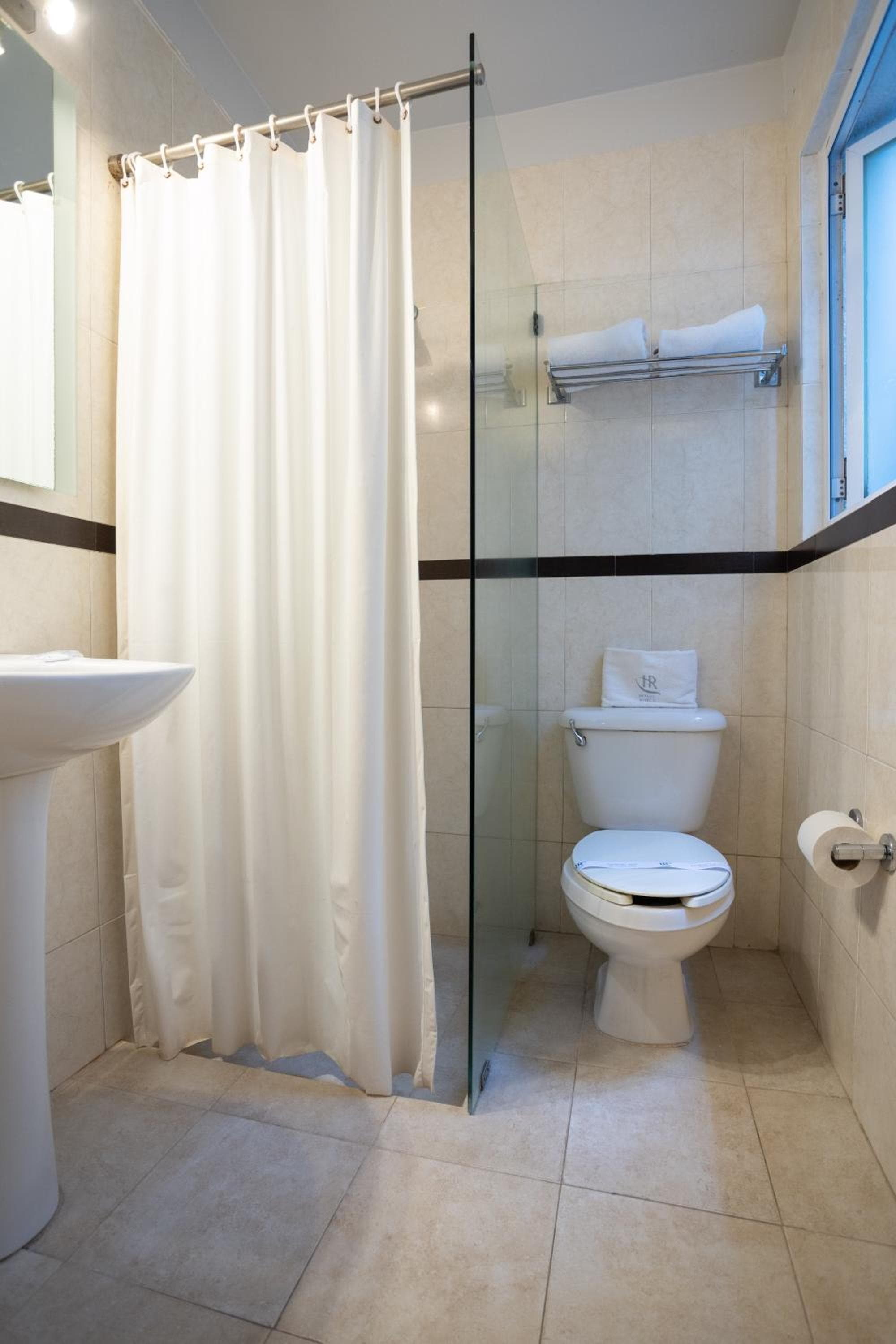 Hotel Roble — 18