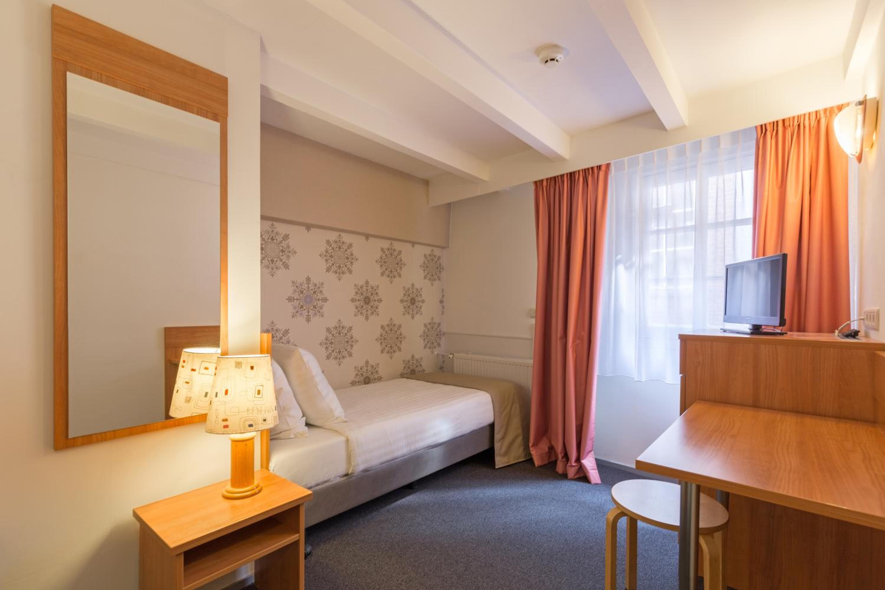Rho Hotel — 16