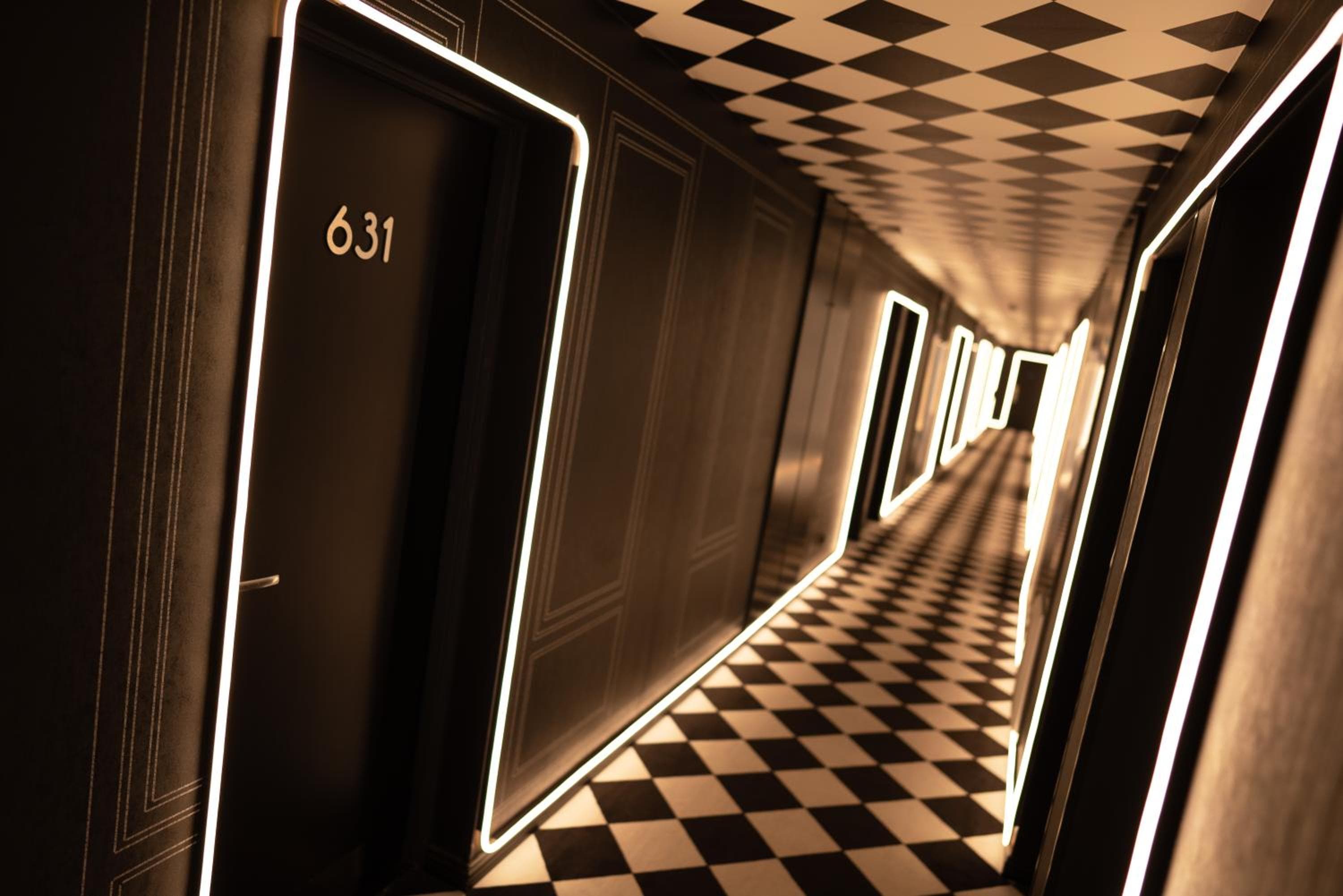 El Hotel ReMIX — 1