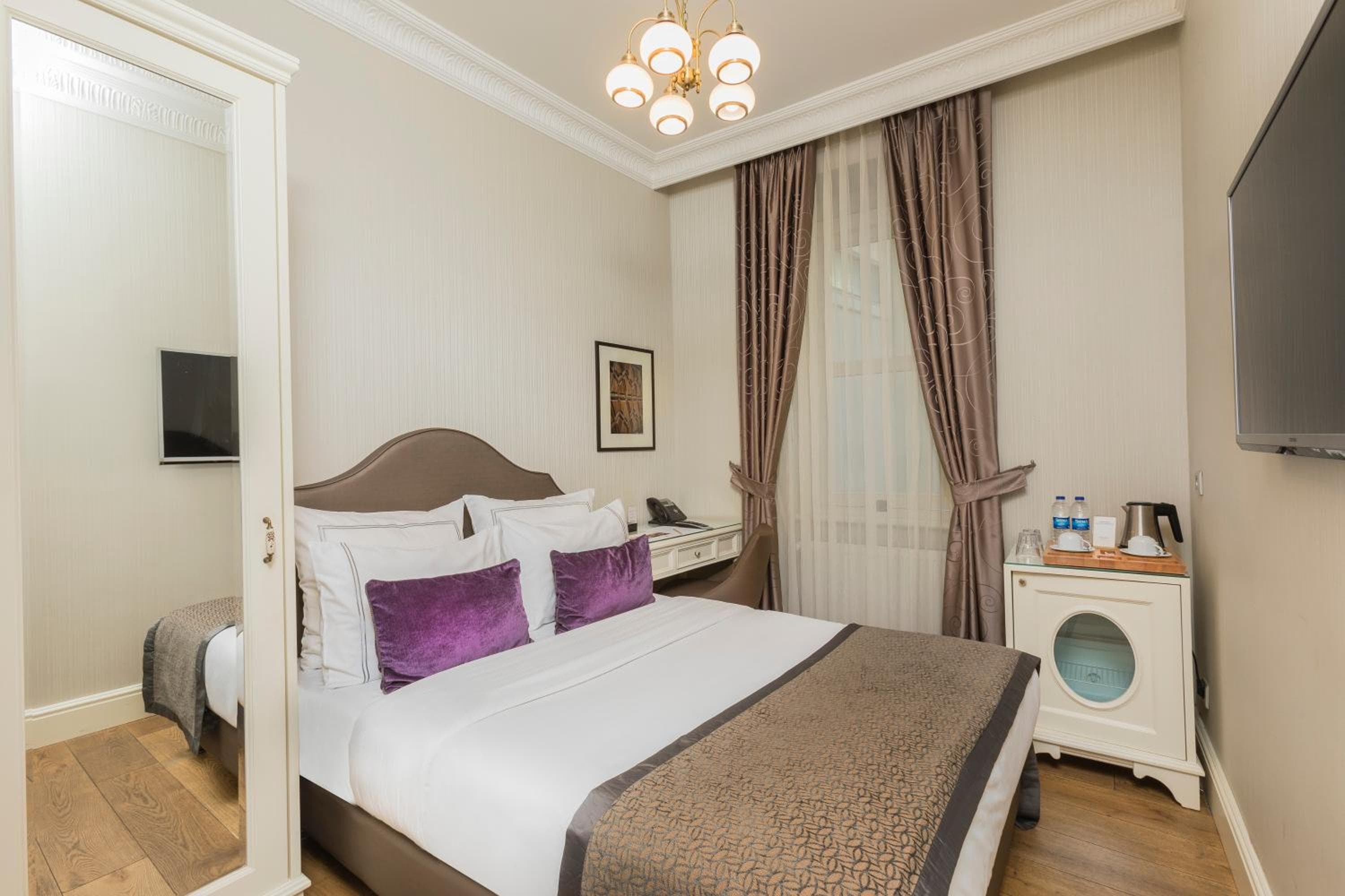 Meroddi Galata Mansion — 13