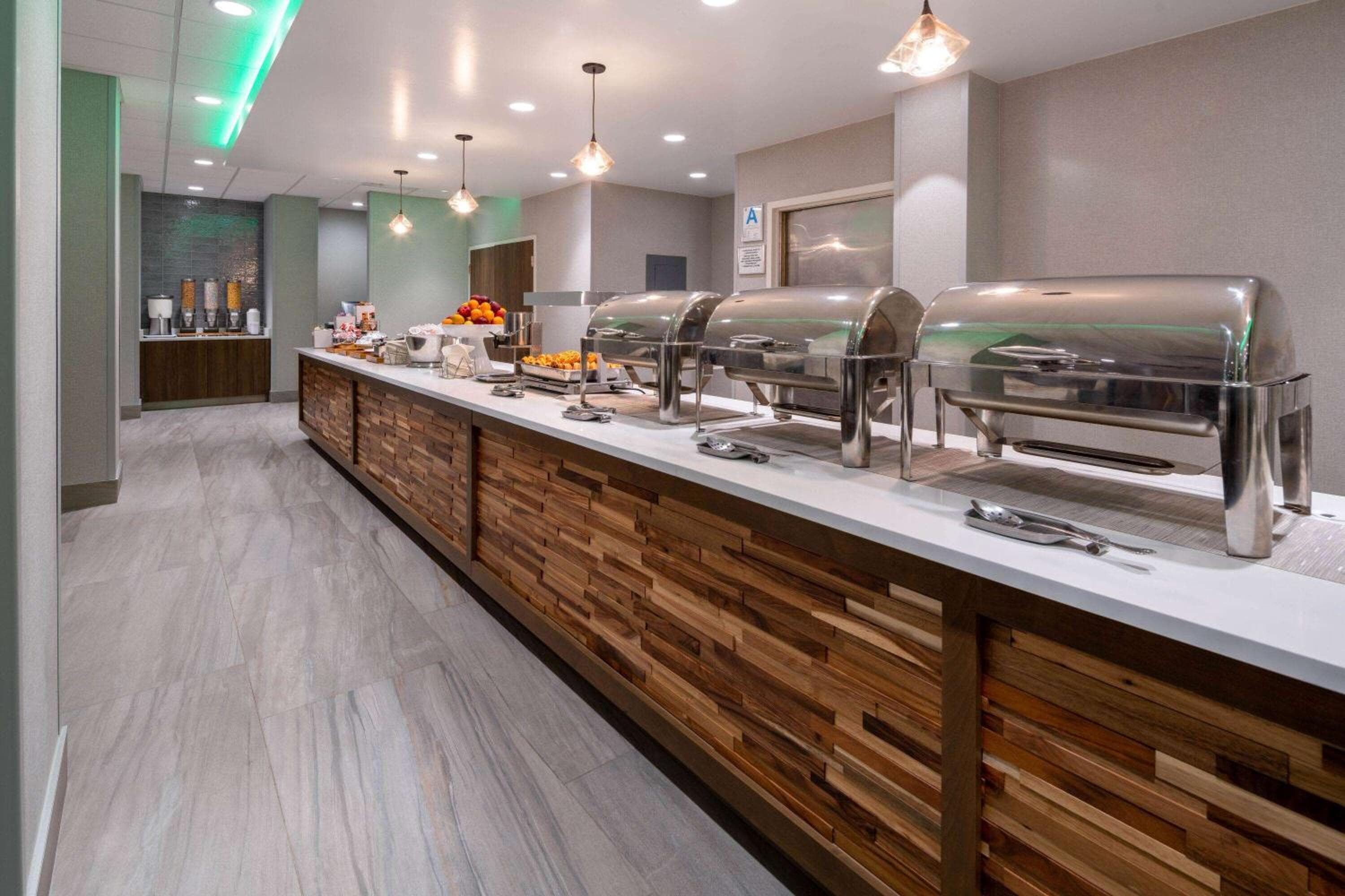 La Quinta by Wyndham LAX — 6