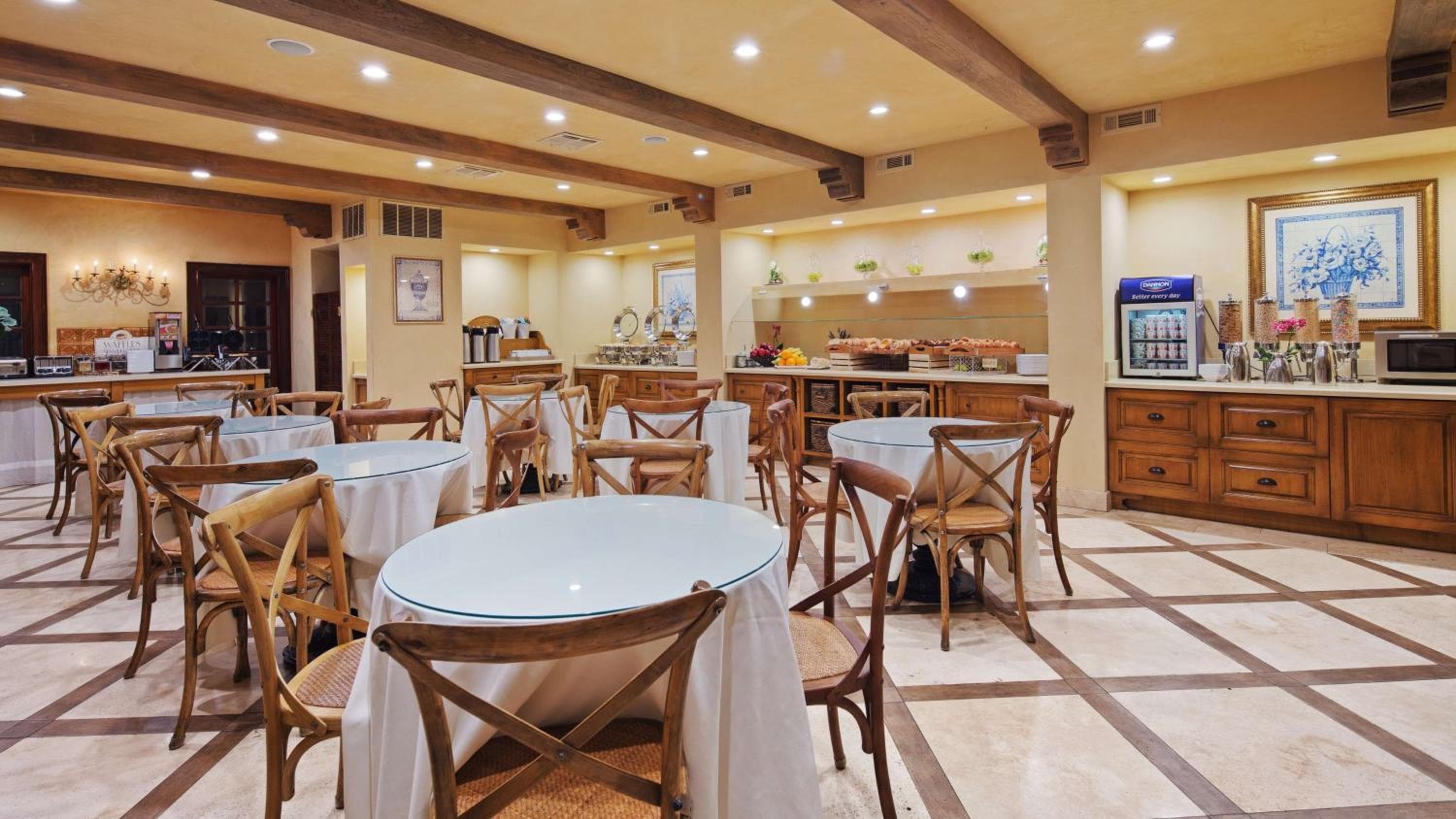 Best Western Plus Sunset Plaza Hotel — 9
