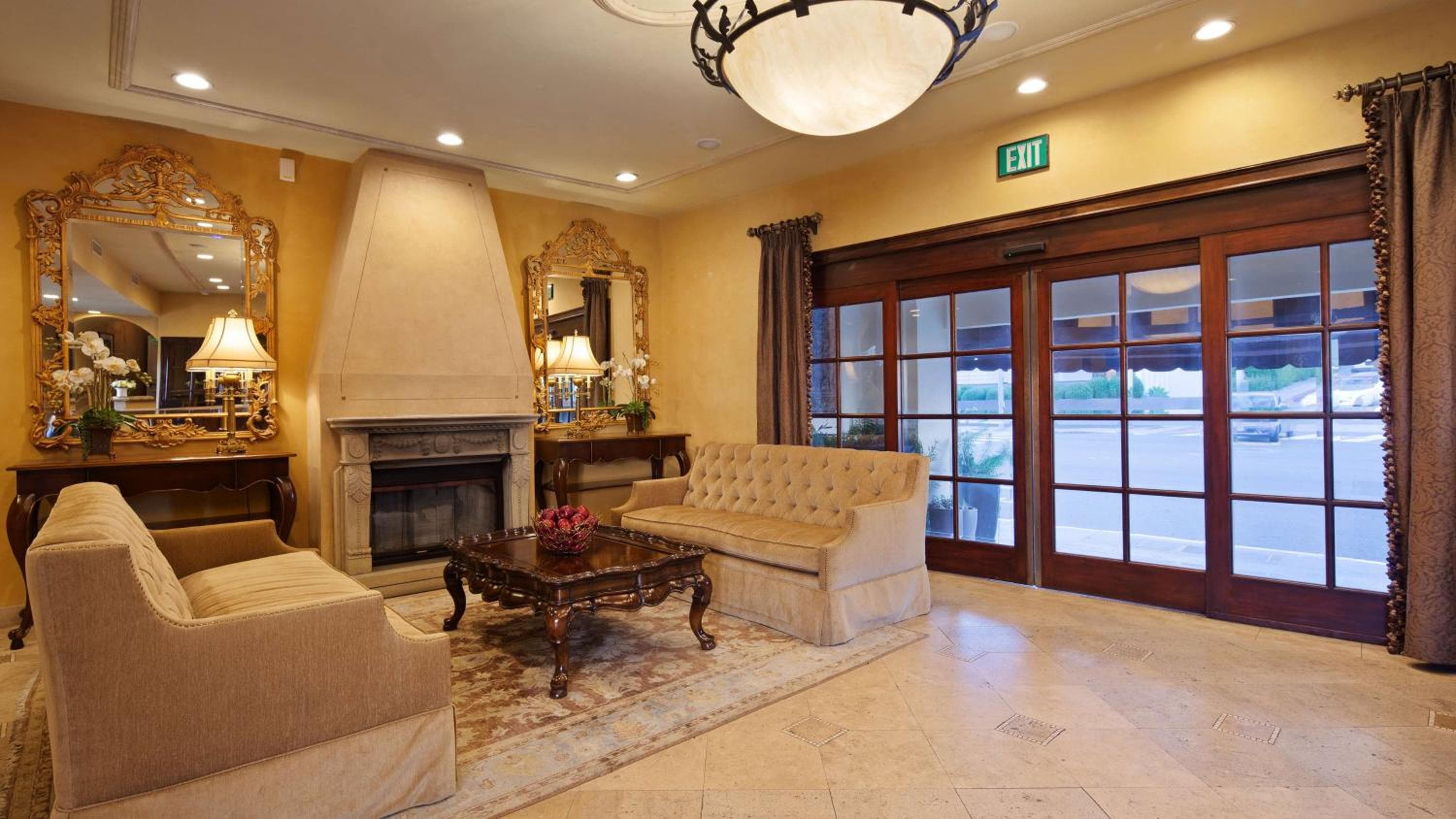 Best Western Plus Sunset Plaza Hotel — 3