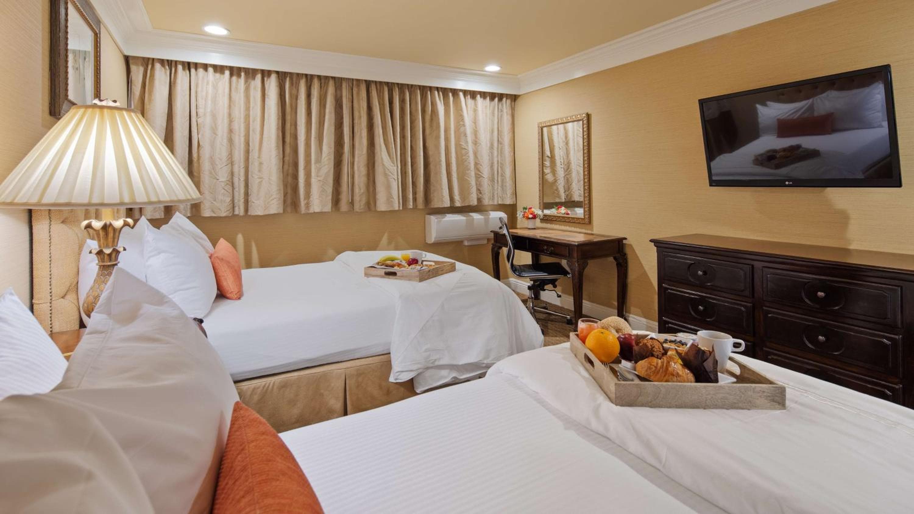 Best Western Plus Sunset Plaza Hotel — 6