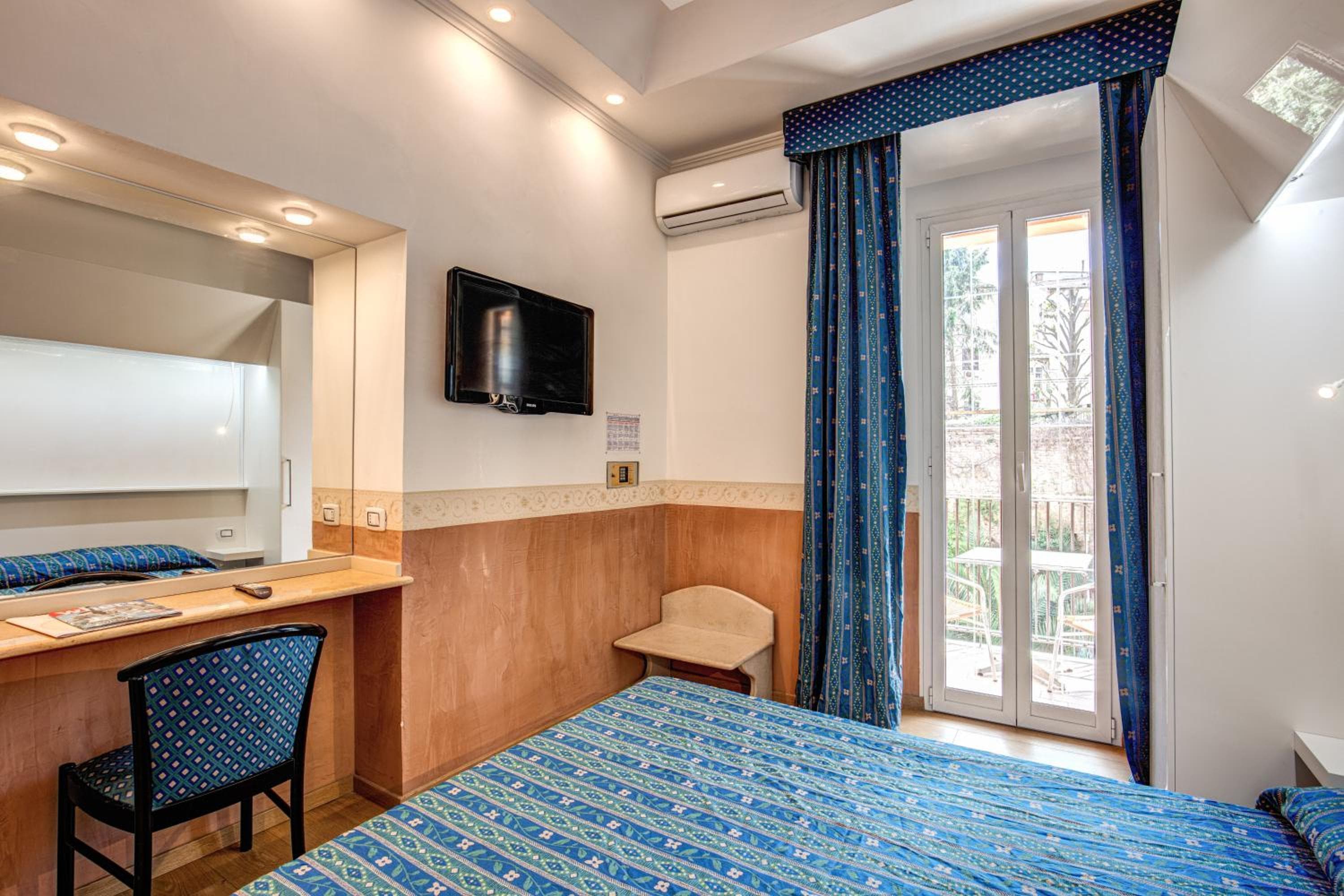 Hotel Verona Roma — 12