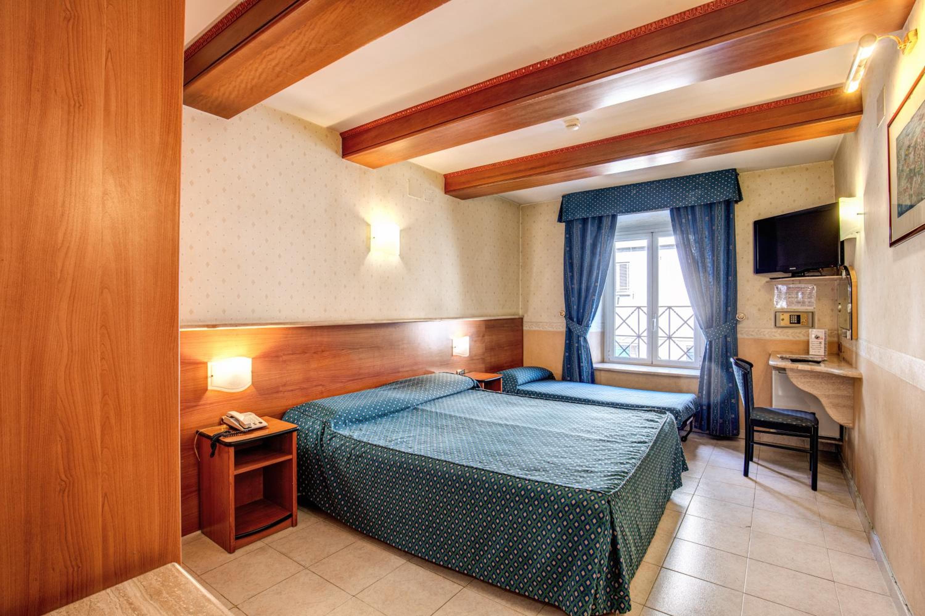 Hotel Verona Roma — 11