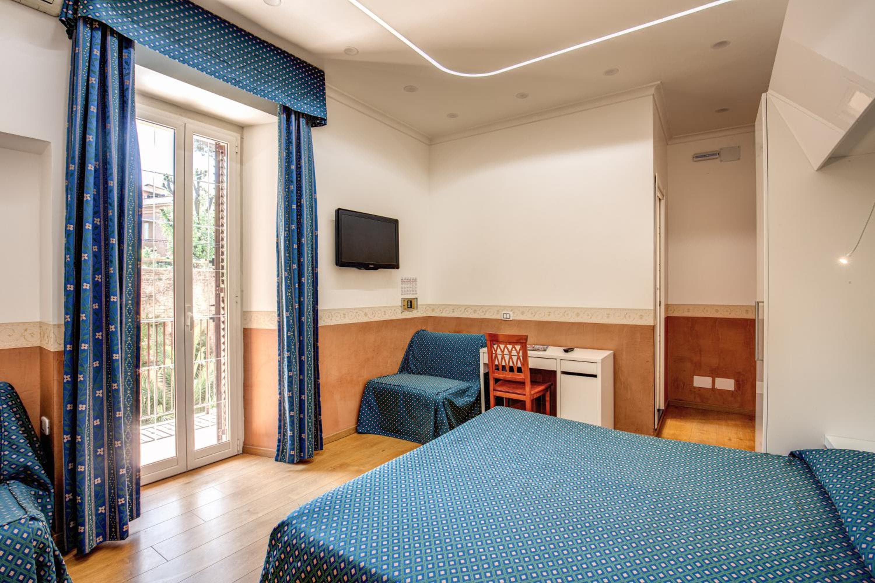 Hotel Verona Roma — 10