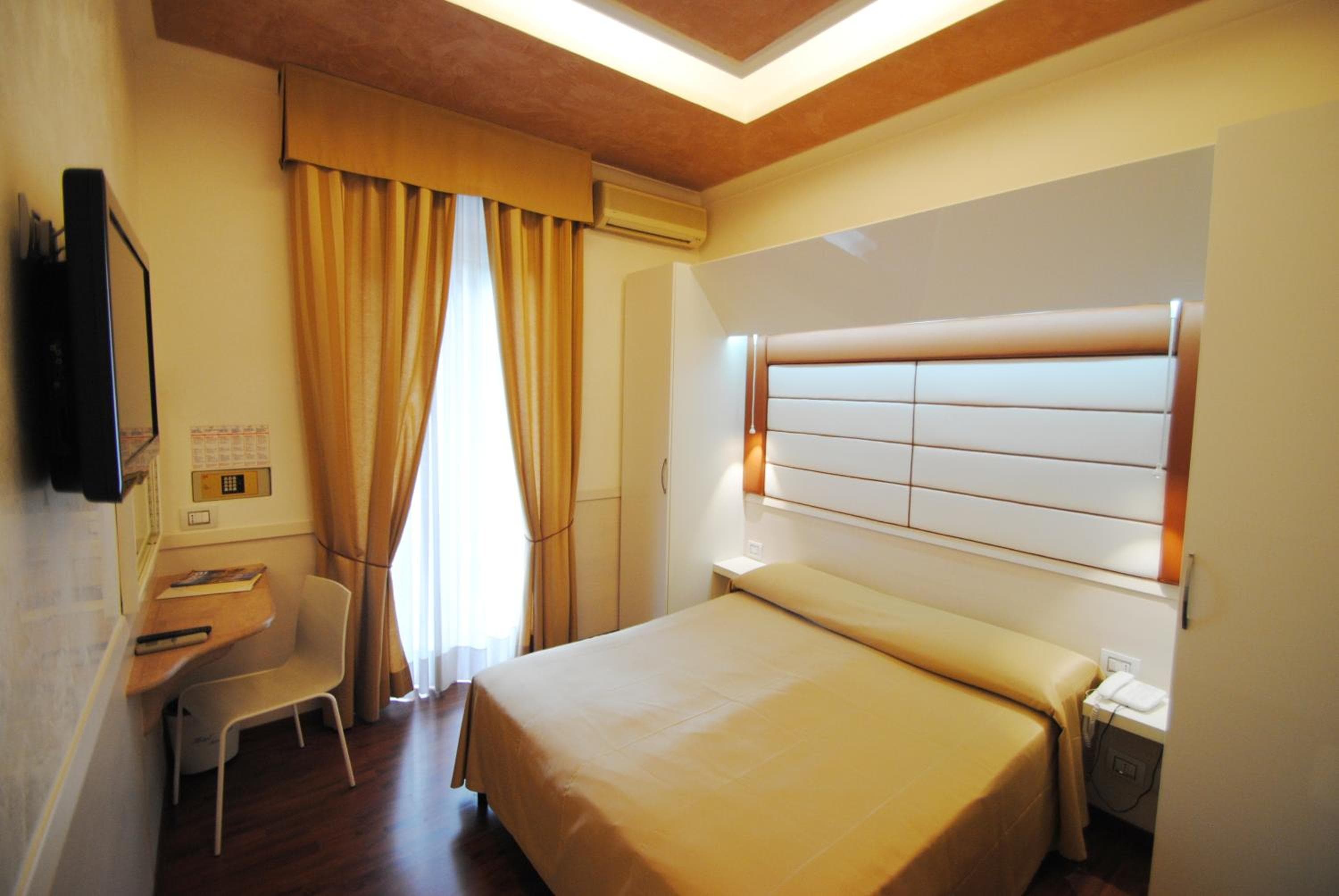 Hotel Verona Roma — 7
