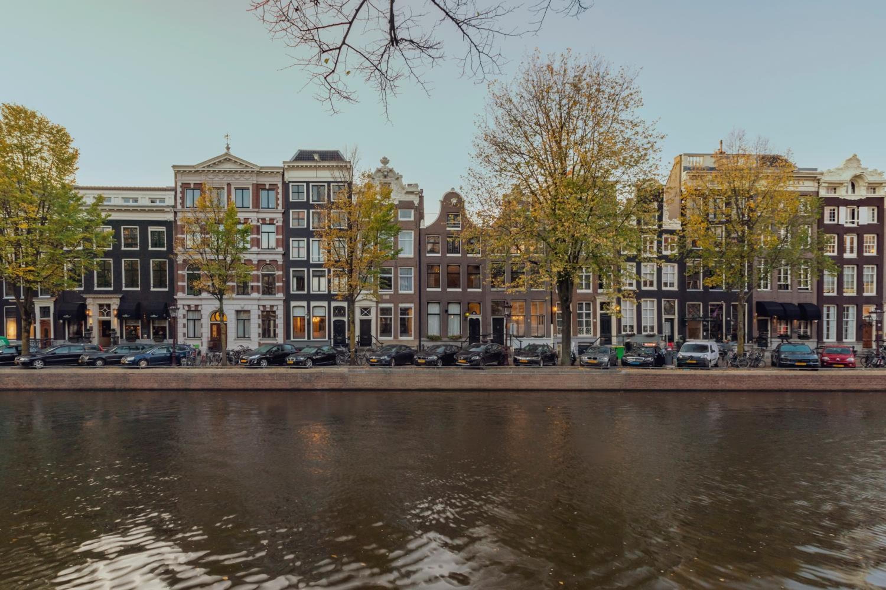 Die Pavillons Amsterdam, Der Toren — 2